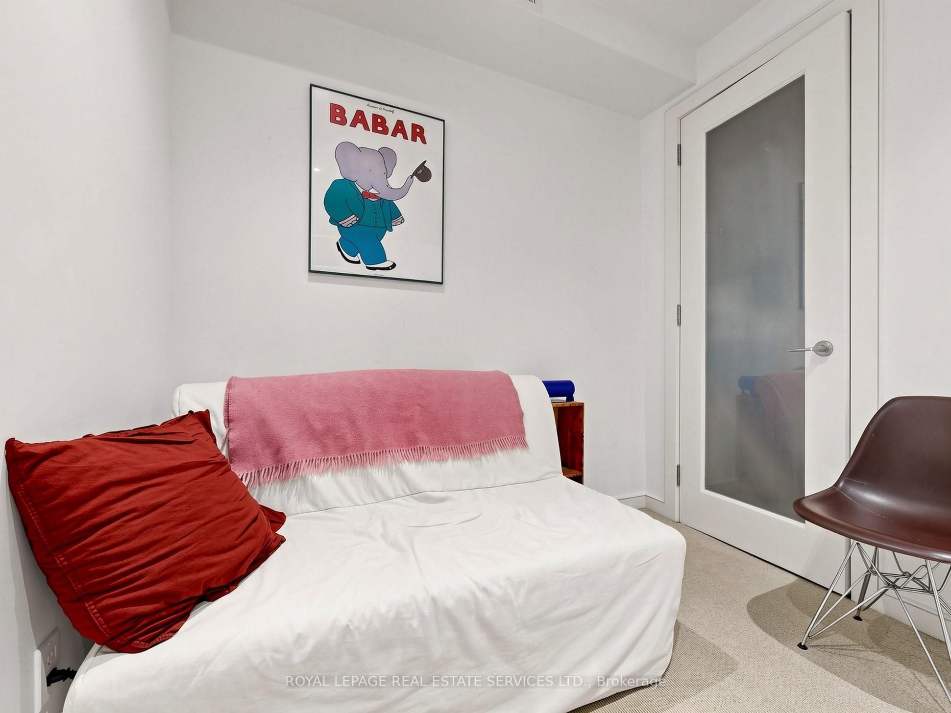 2233 Dundas Street W Property Photo 36