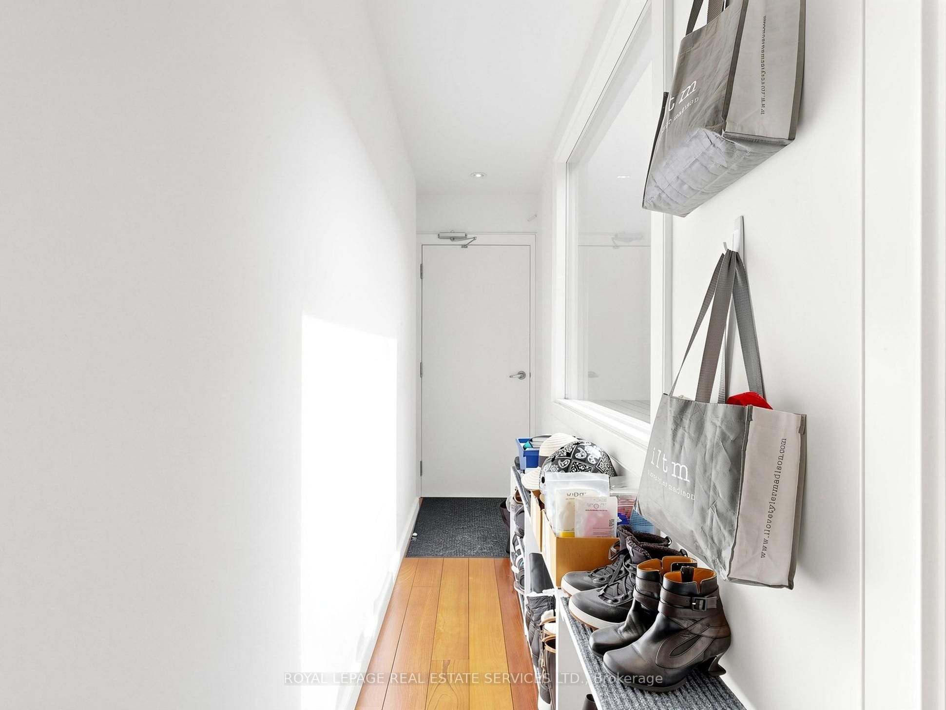 2233 Dundas Street W Property Photo 39