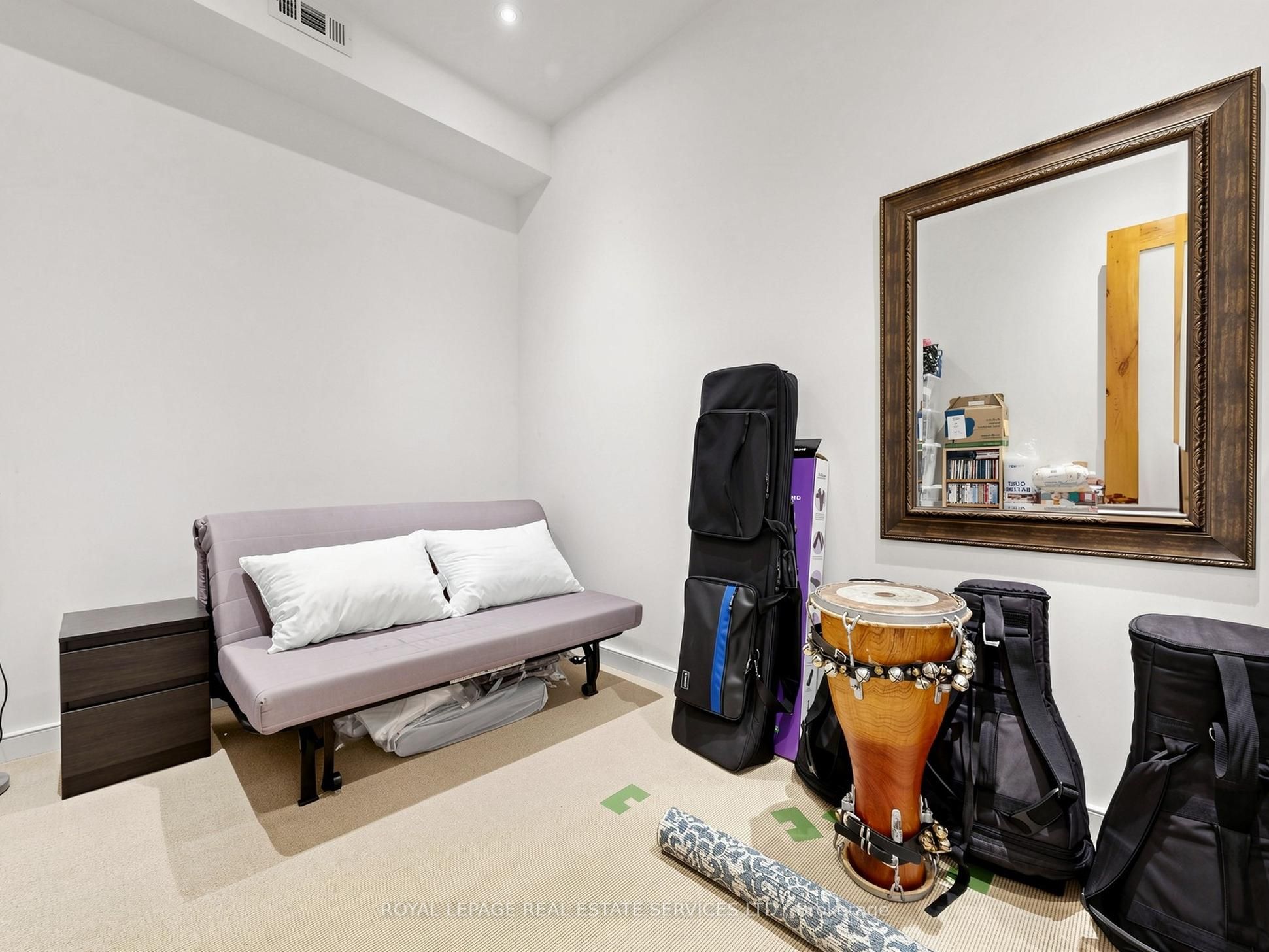 2233 Dundas Street W Property Photo 48