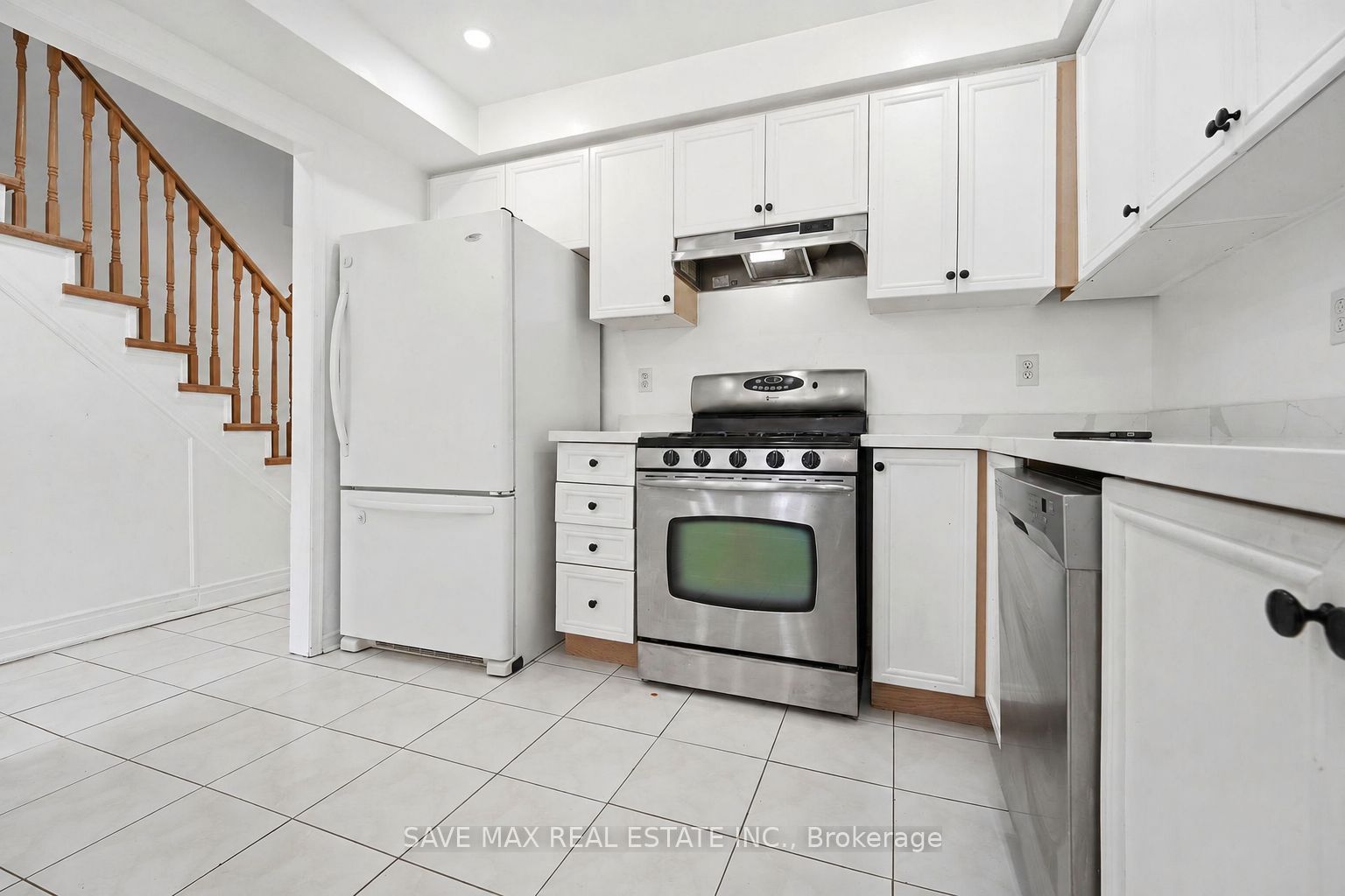 39 Caruso Drive Property Photo 3