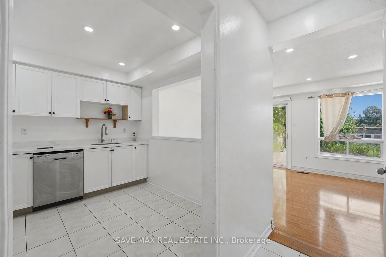 39 Caruso Drive Property Photo 5