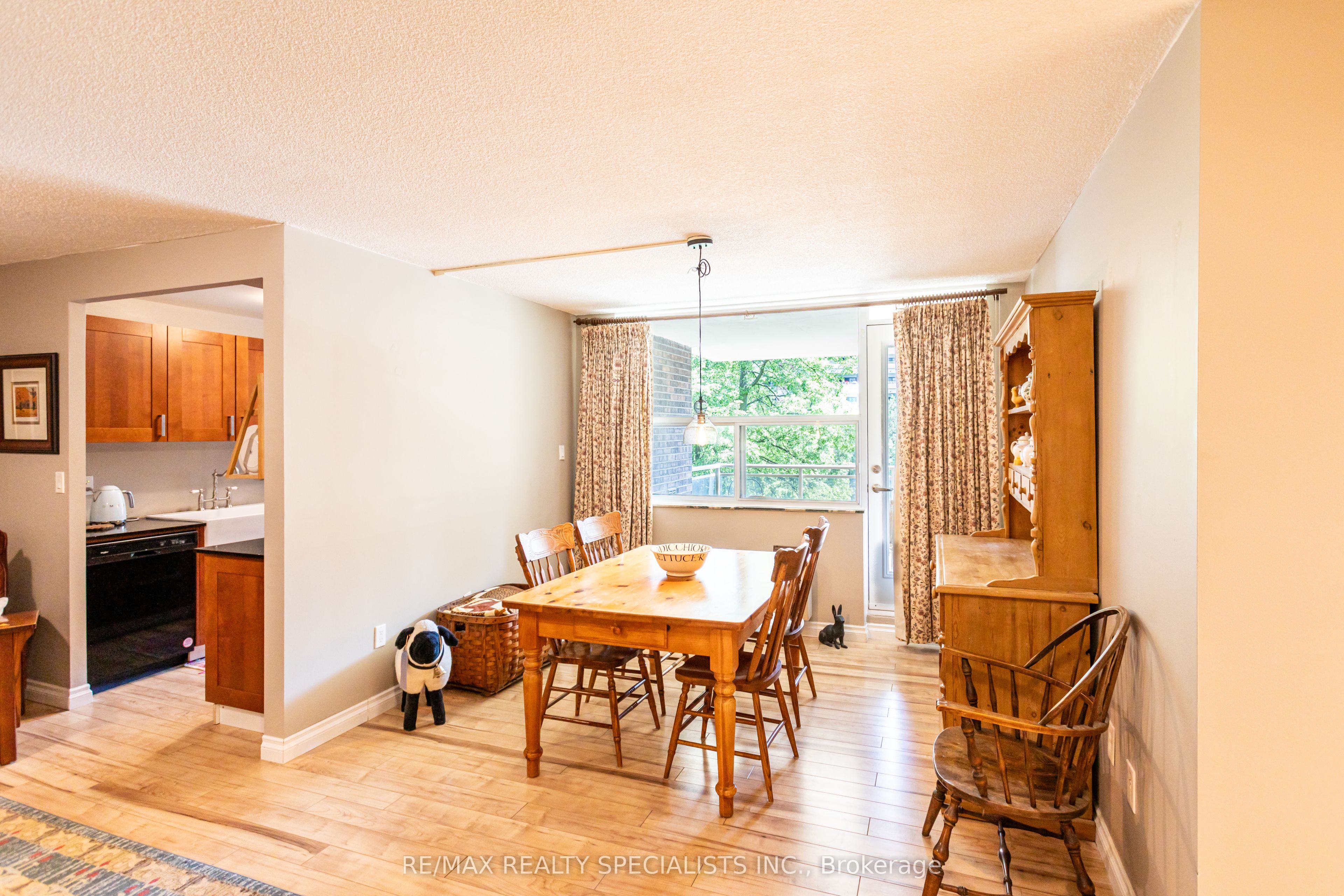 966 Inverhouse Drive 410 Property Photo 8