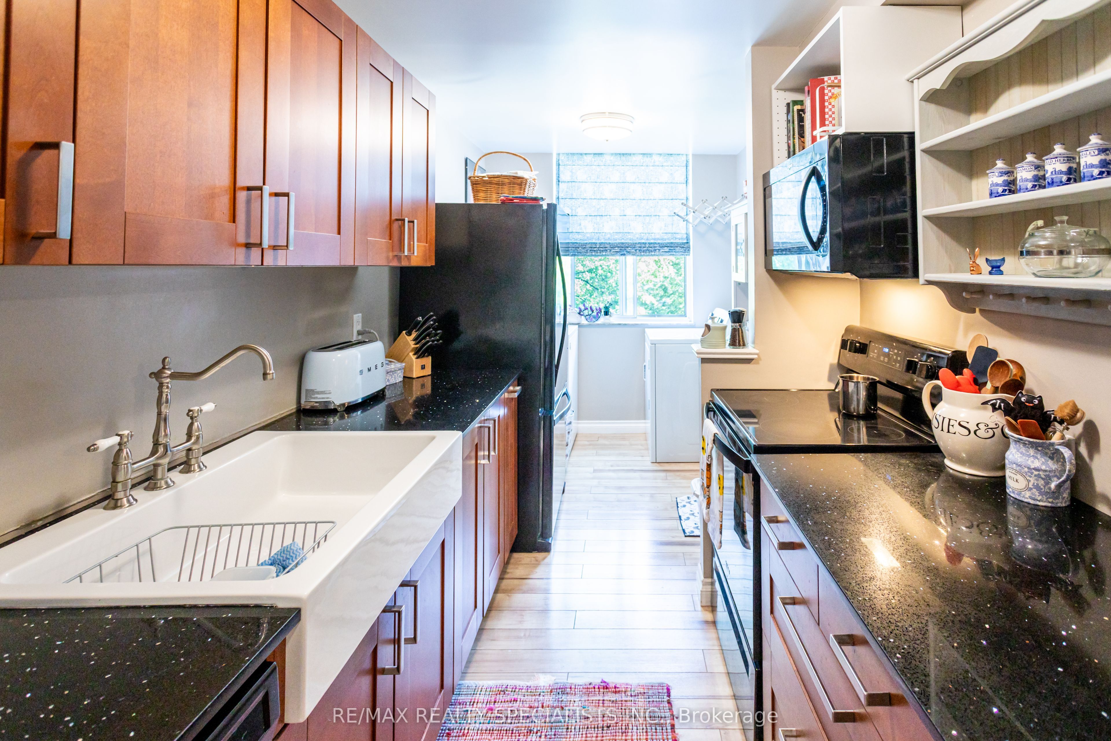 966 Inverhouse Drive 410 Property Photo 10