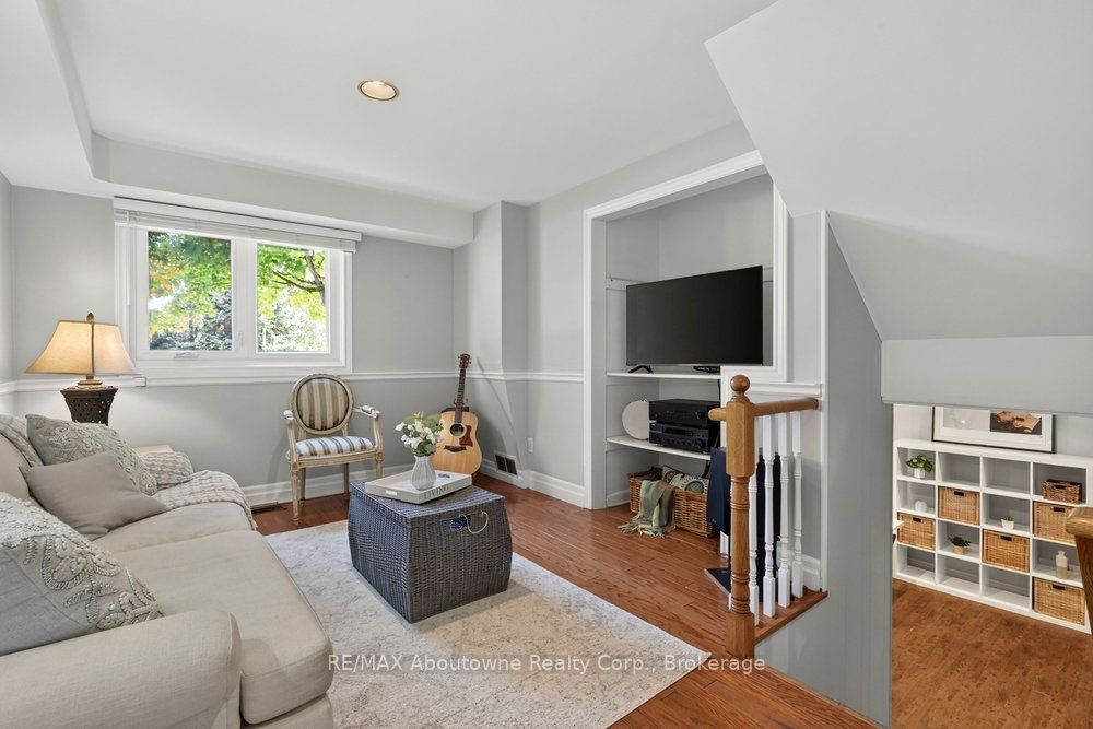 418 Fairlawn Crescent Property Photo 25