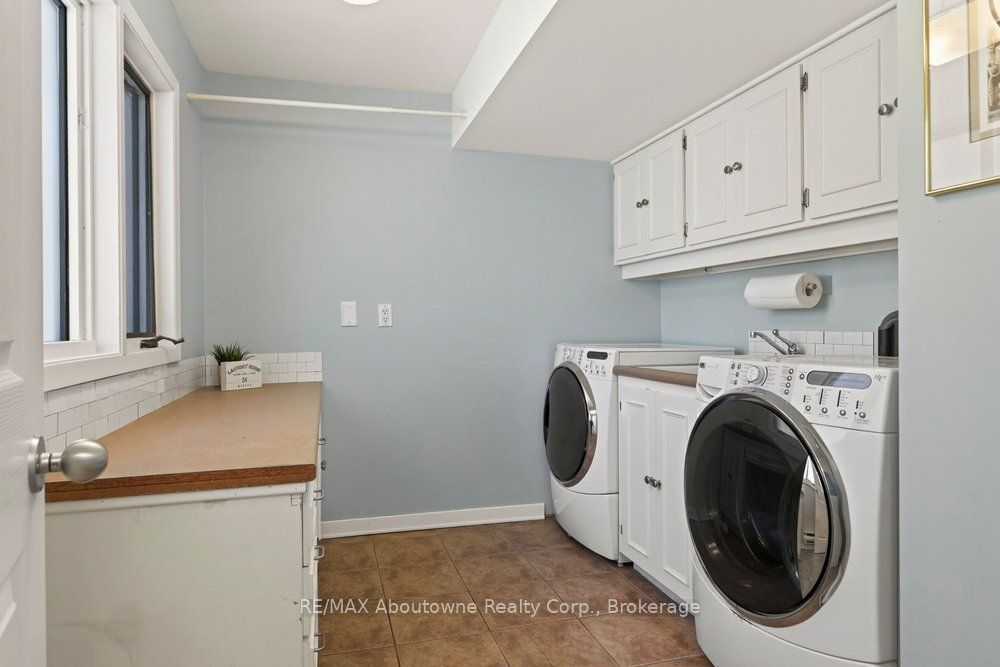 418 Fairlawn Crescent Property Photo 27