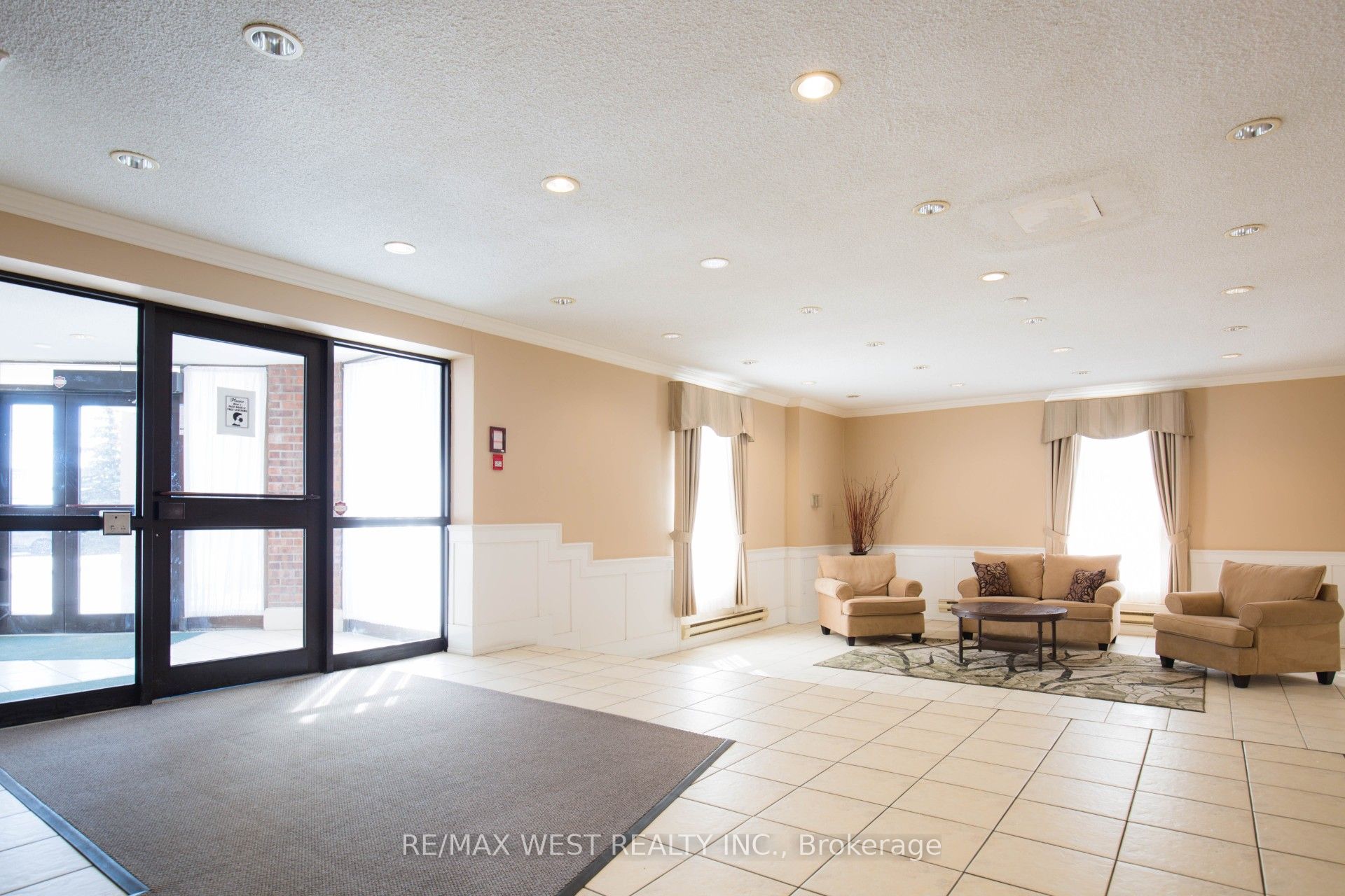 3025 Queen Frederica Drive 1503 Property Photo 2