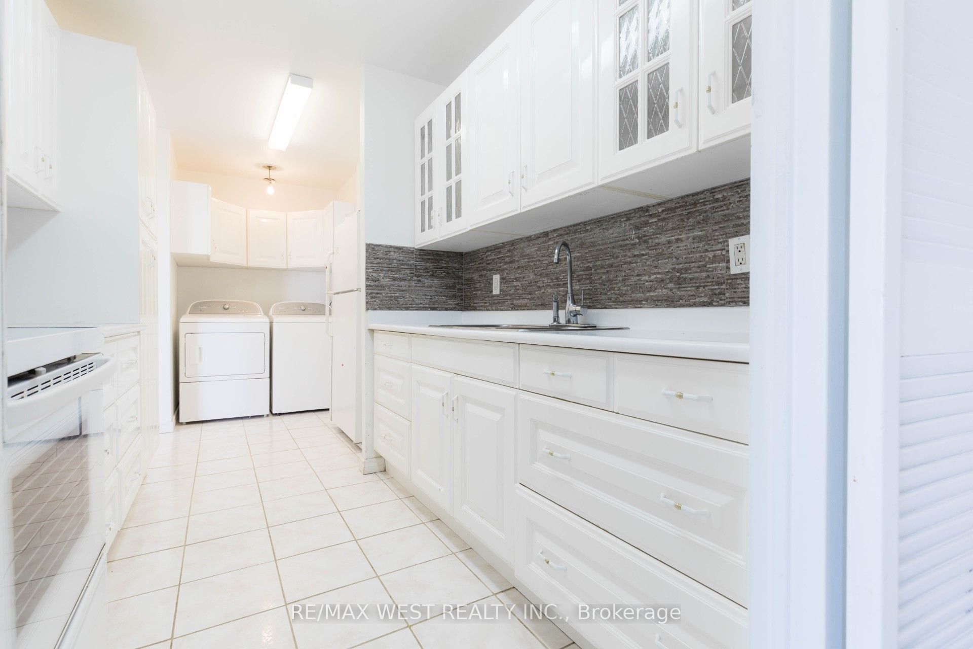 3025 Queen Frederica Drive 1503 Property Photo 5