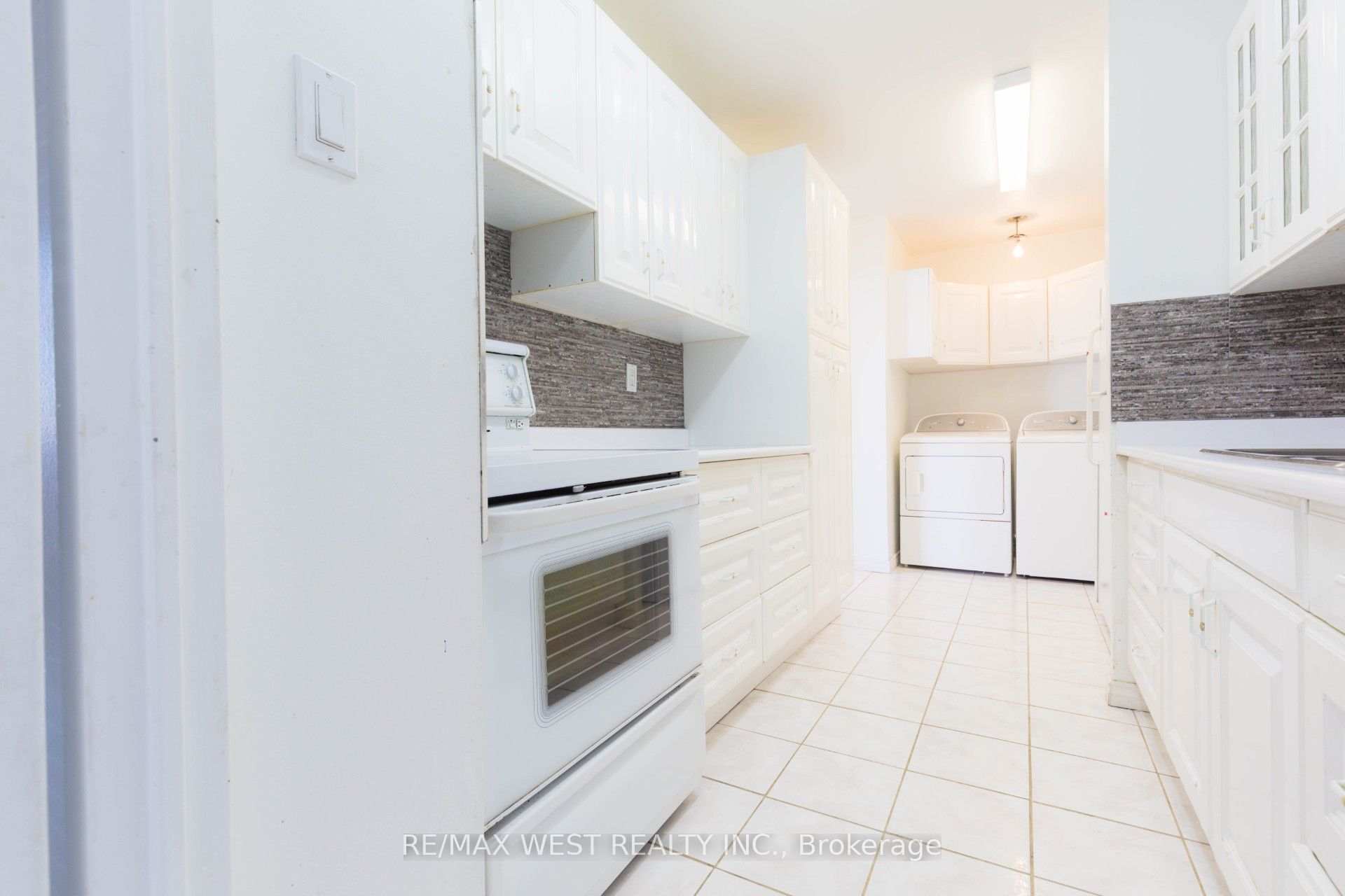 3025 Queen Frederica Drive 1503 Property Photo 6