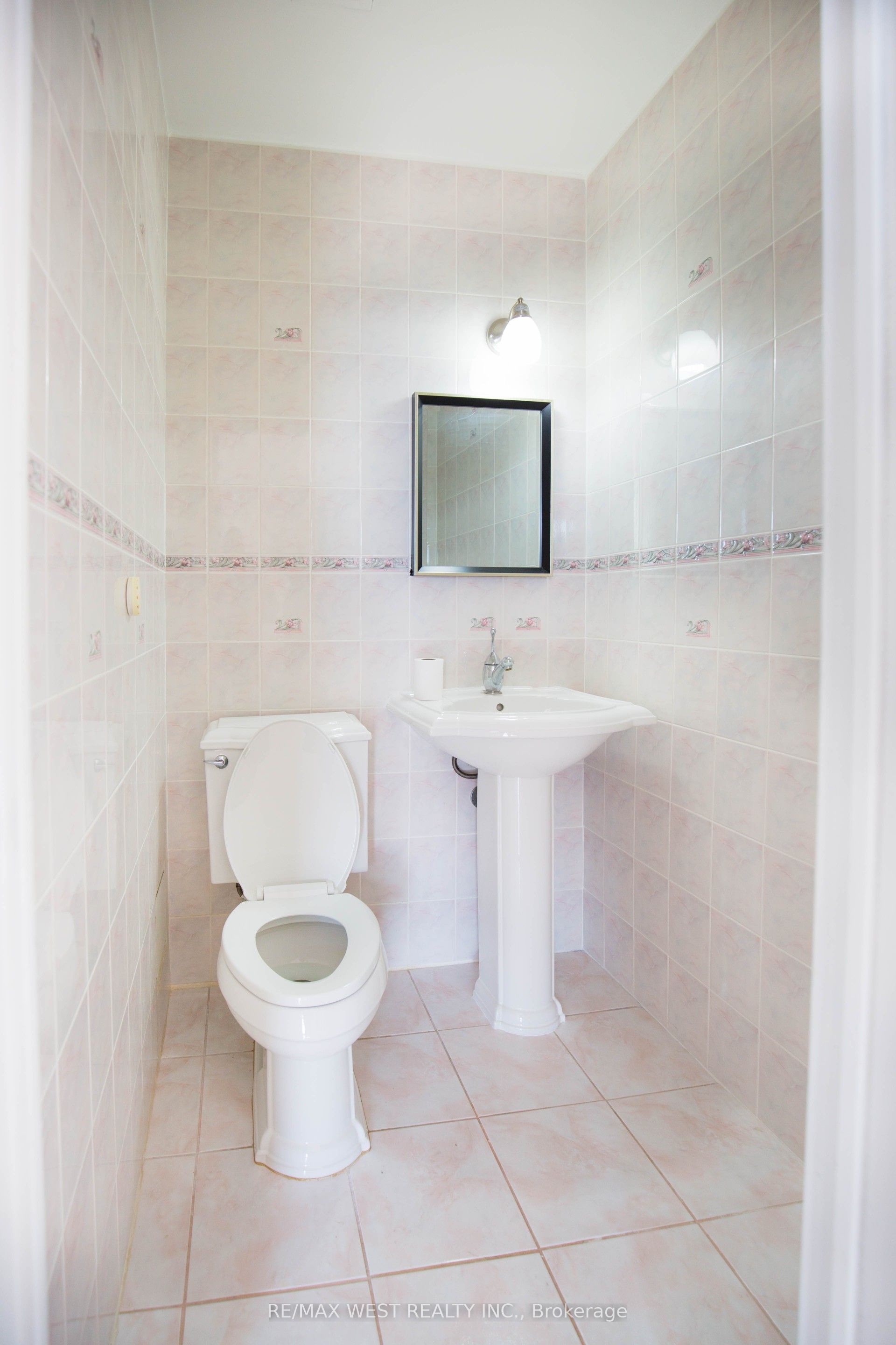3025 Queen Frederica Drive 1503 Property Photo 9
