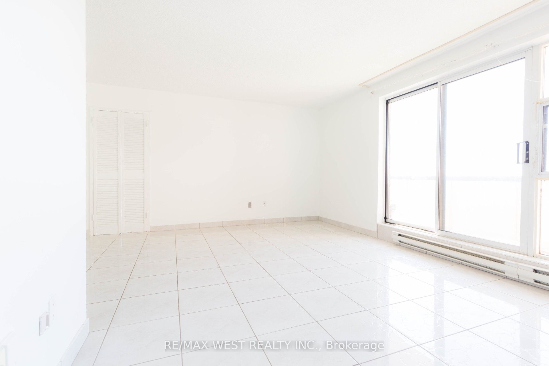 3025 Queen Frederica Drive 1503 Property Photo 11
