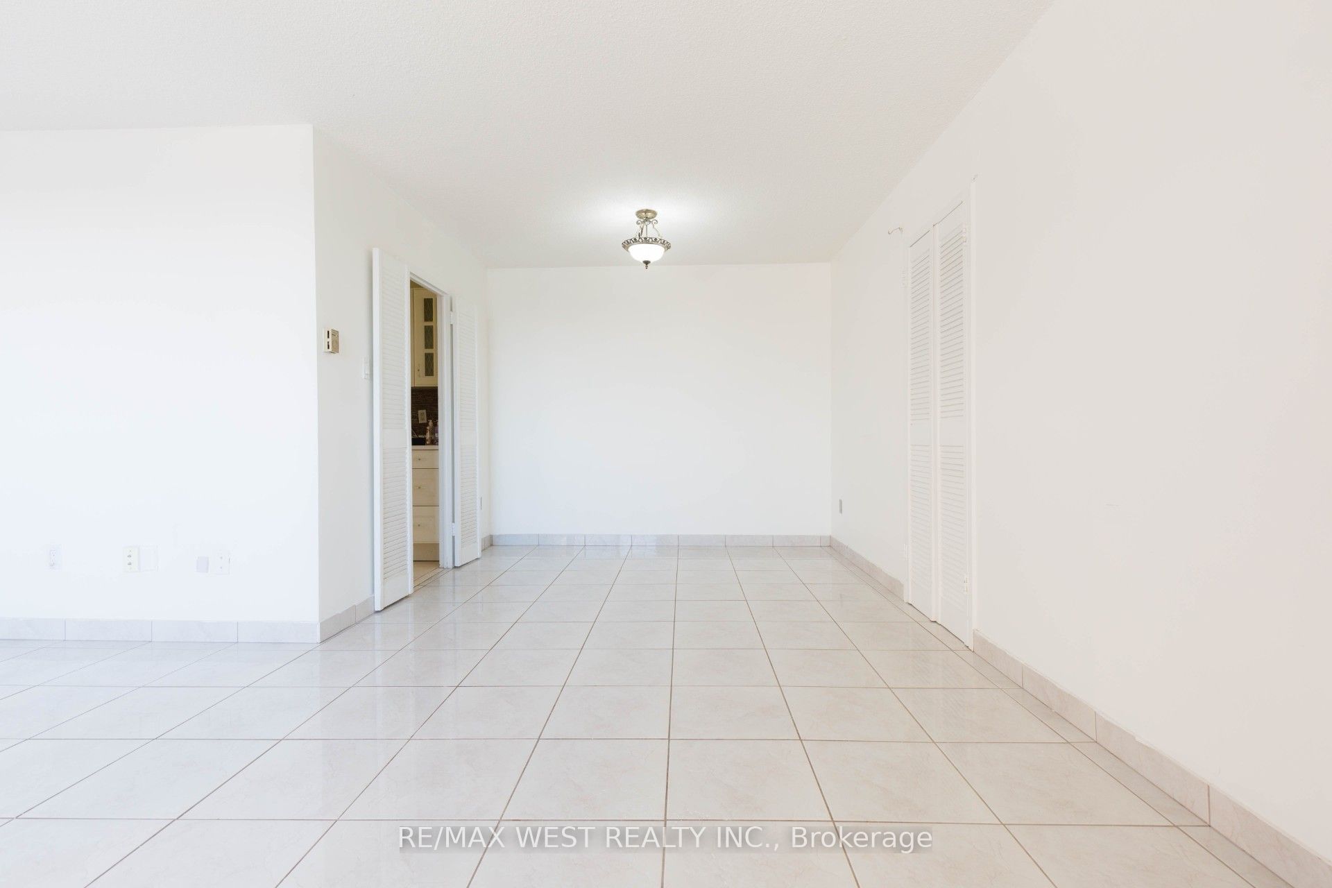 3025 Queen Frederica Drive 1503 Property Photo 12