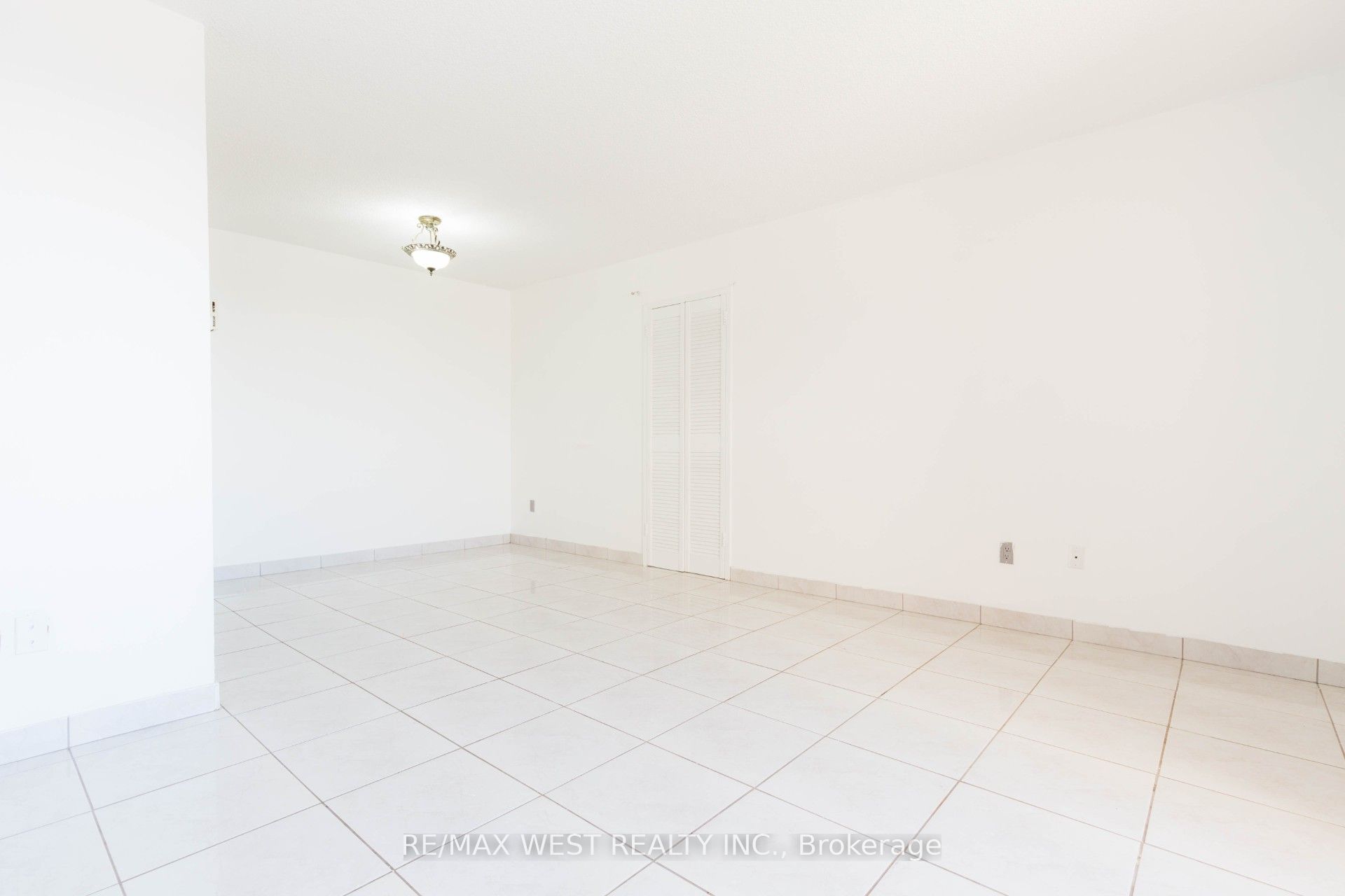3025 Queen Frederica Drive 1503 Property Photo 14