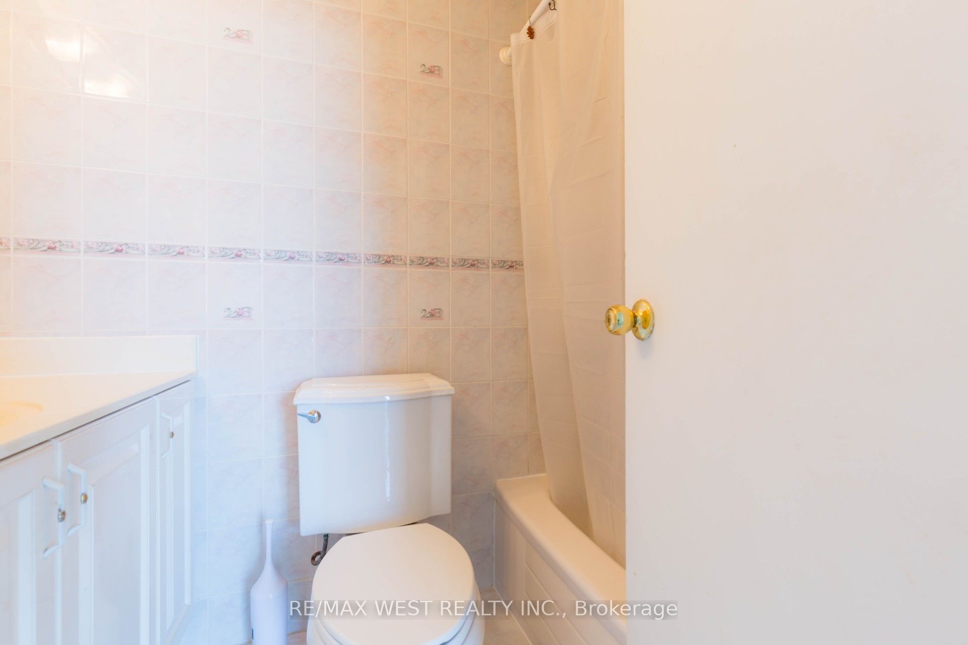 3025 Queen Frederica Drive 1503 Property Photo 15
