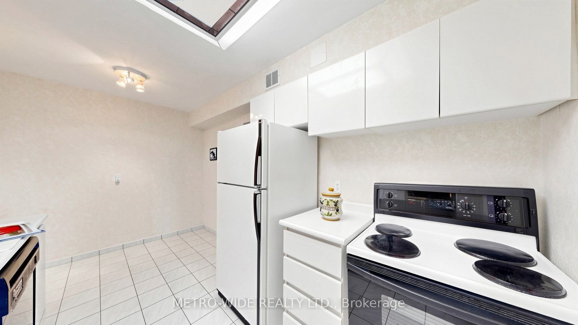 155 Marlee Avenue 601 Property Photo 20