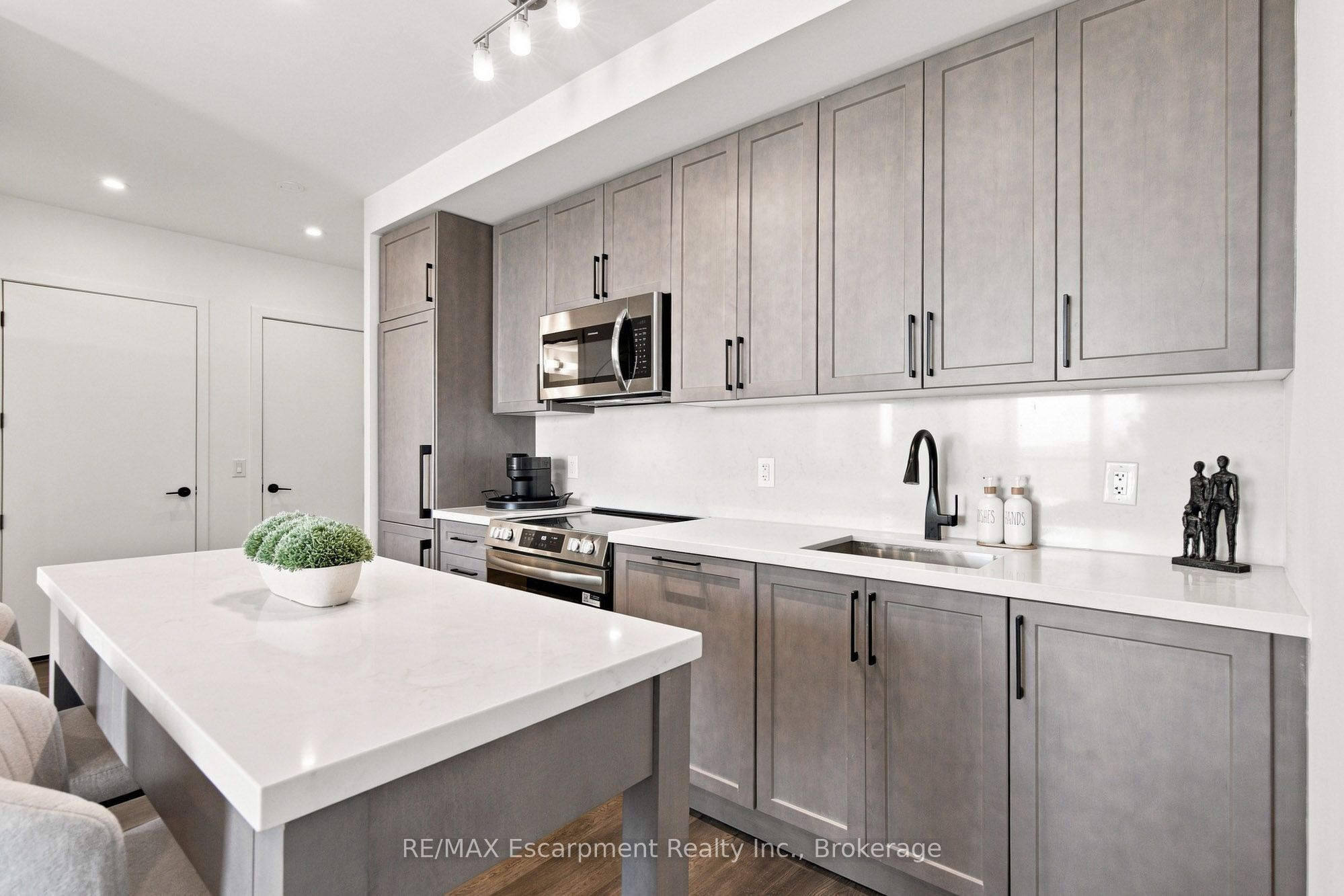 2450 Old Bronte Road 707 Property Photo 8