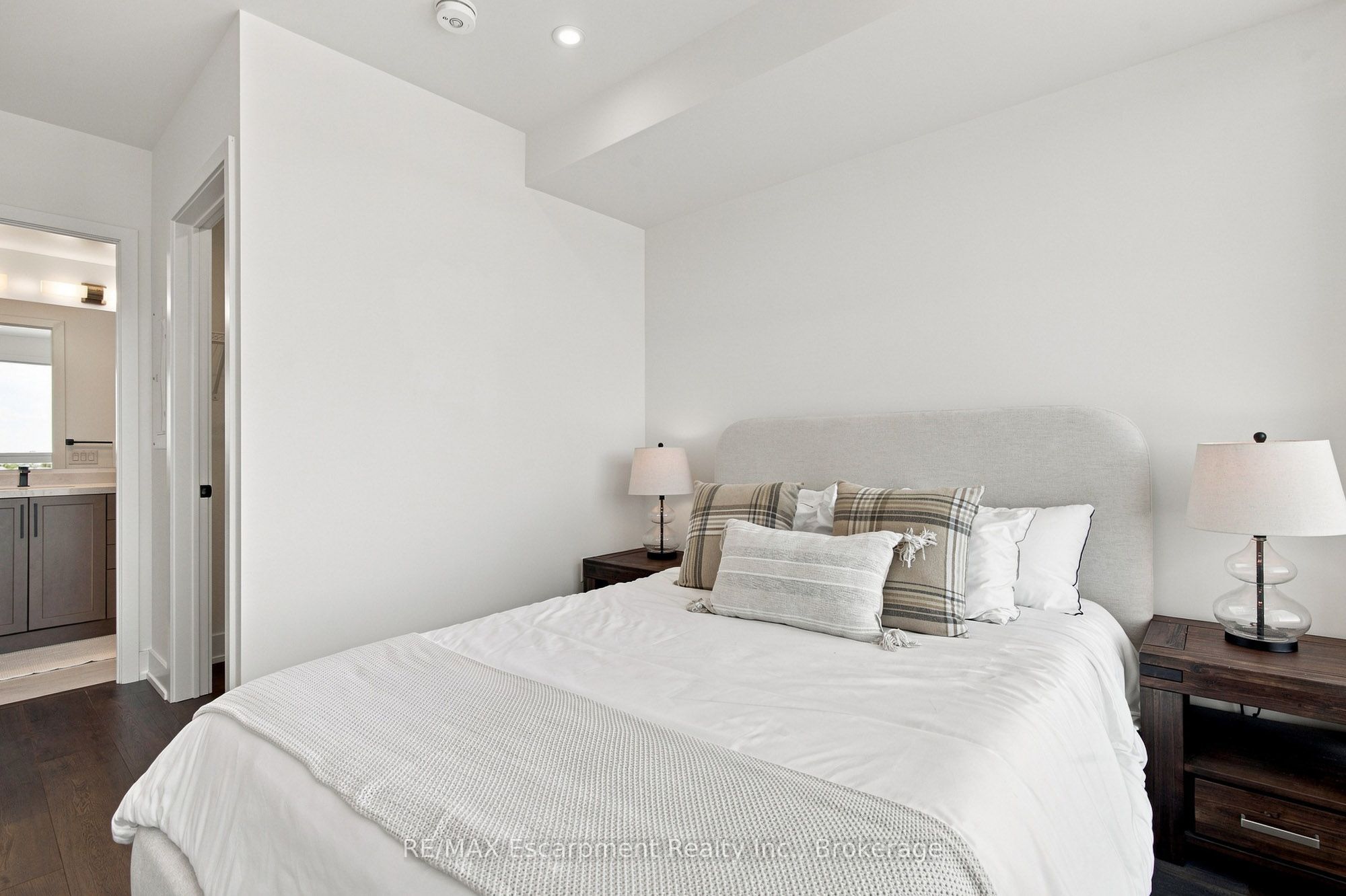 2450 Old Bronte Road 707 Property Photo 15