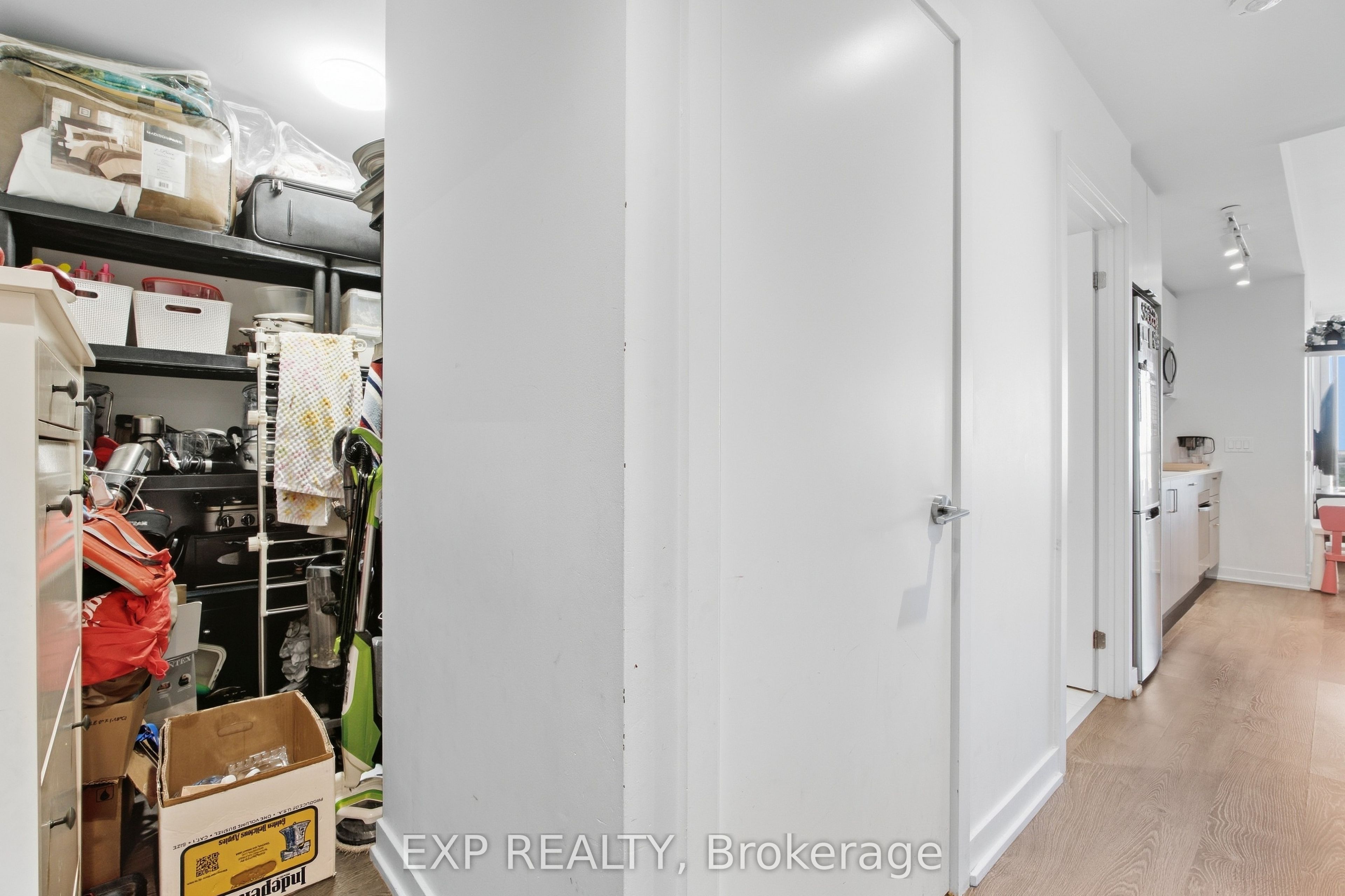 1928 Lake Shore Boulevard W 1712 Property Photo 5