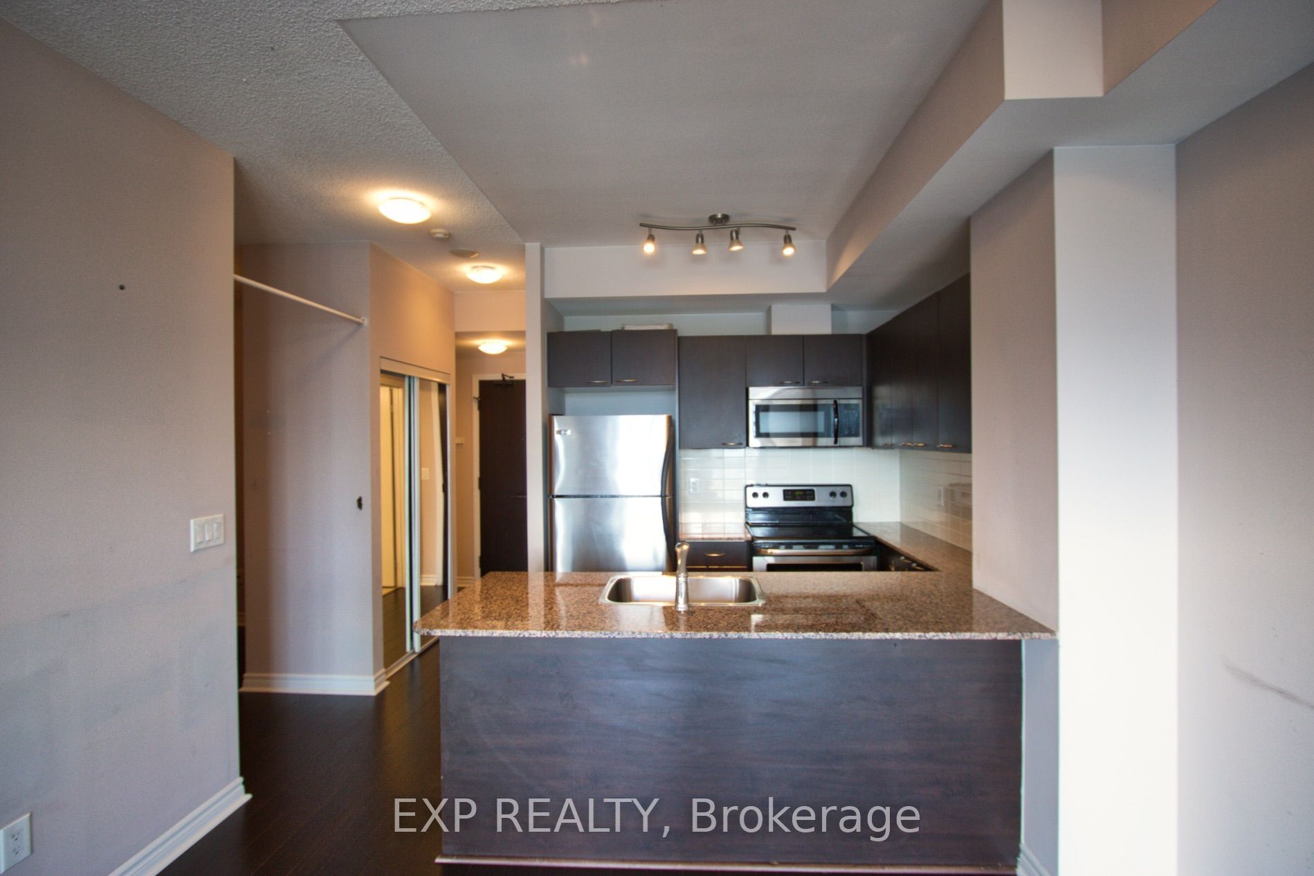 385 Prince Of Wales Drive 2304 Property Photo 8