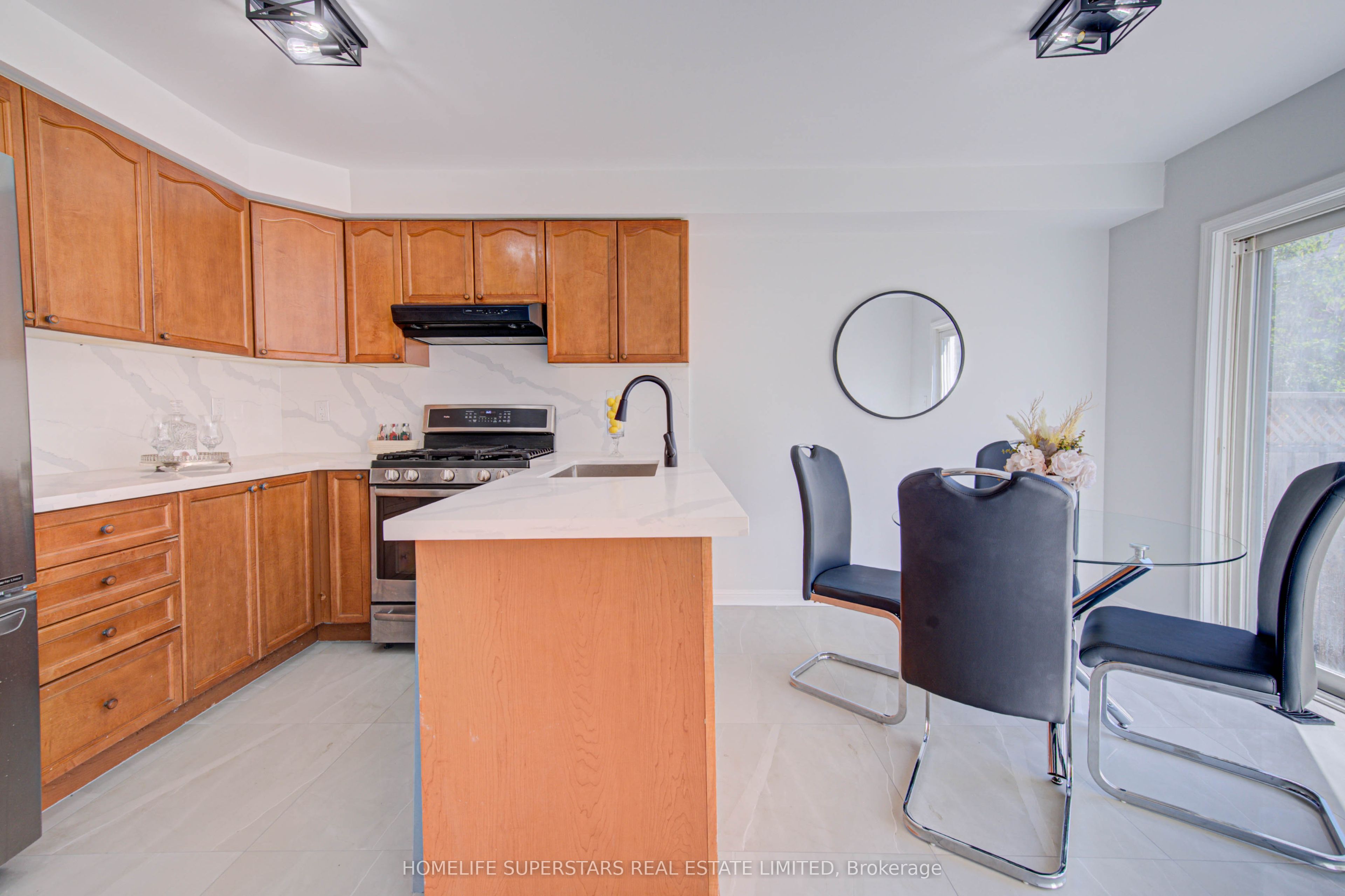 750 Irving Terrace Property Photo 11
