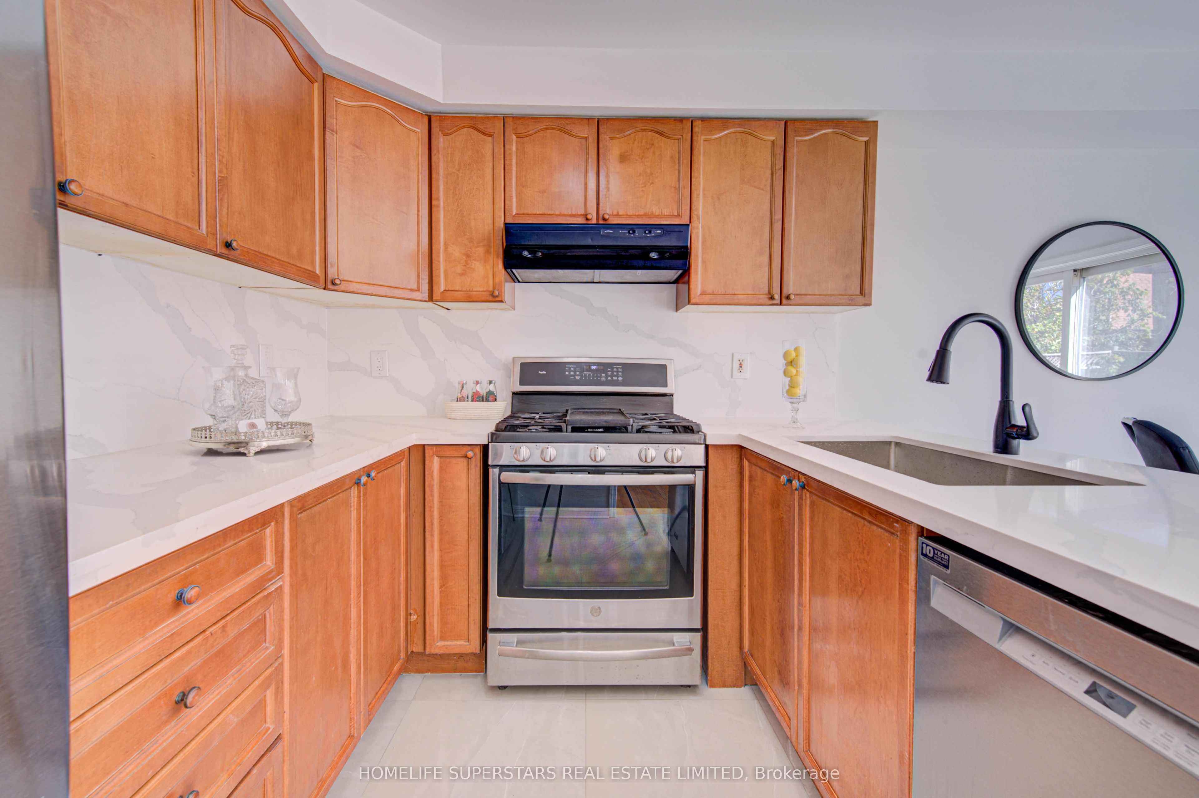 750 Irving Terrace Property Photo 16