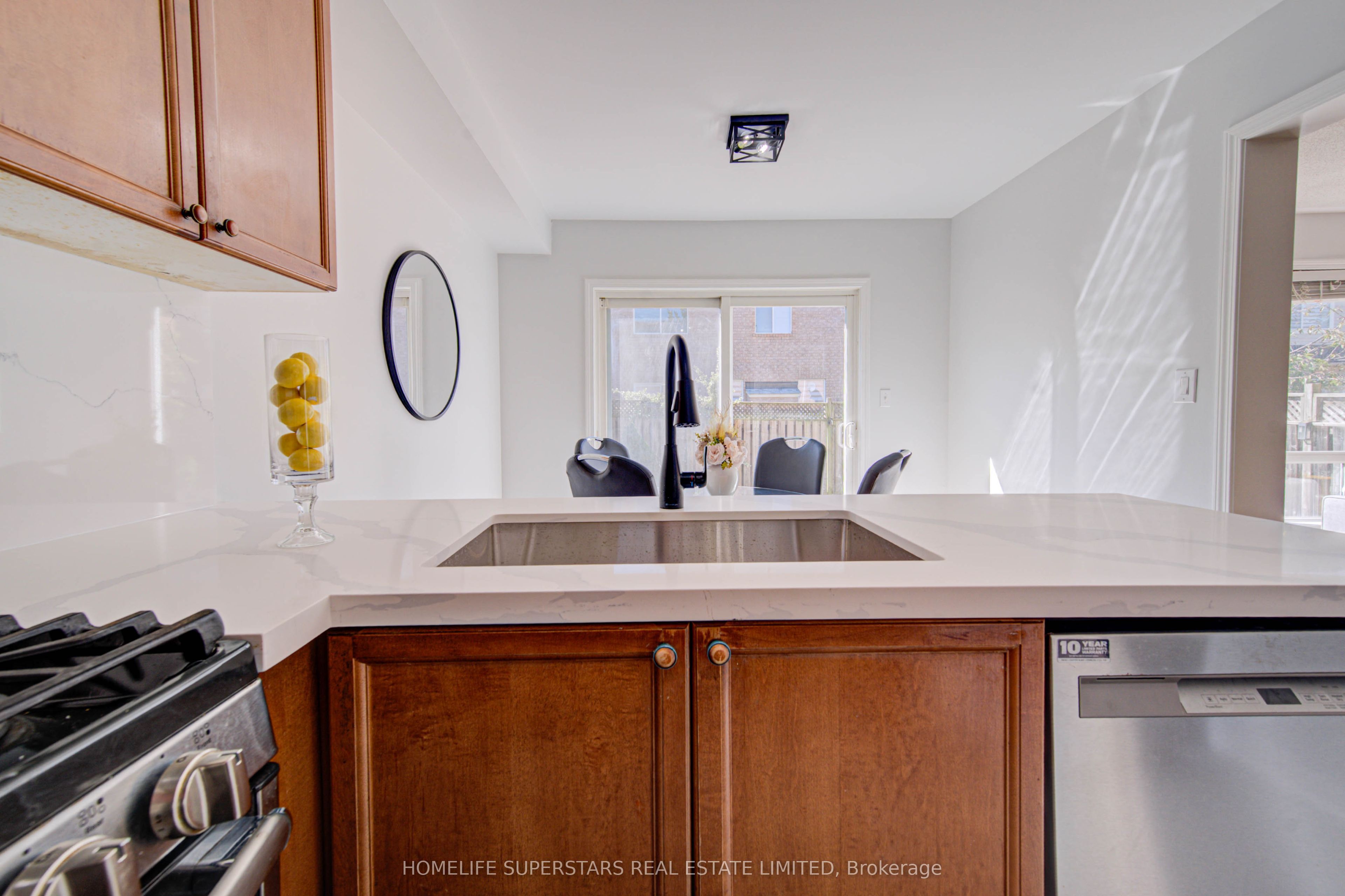 750 Irving Terrace Property Photo 18