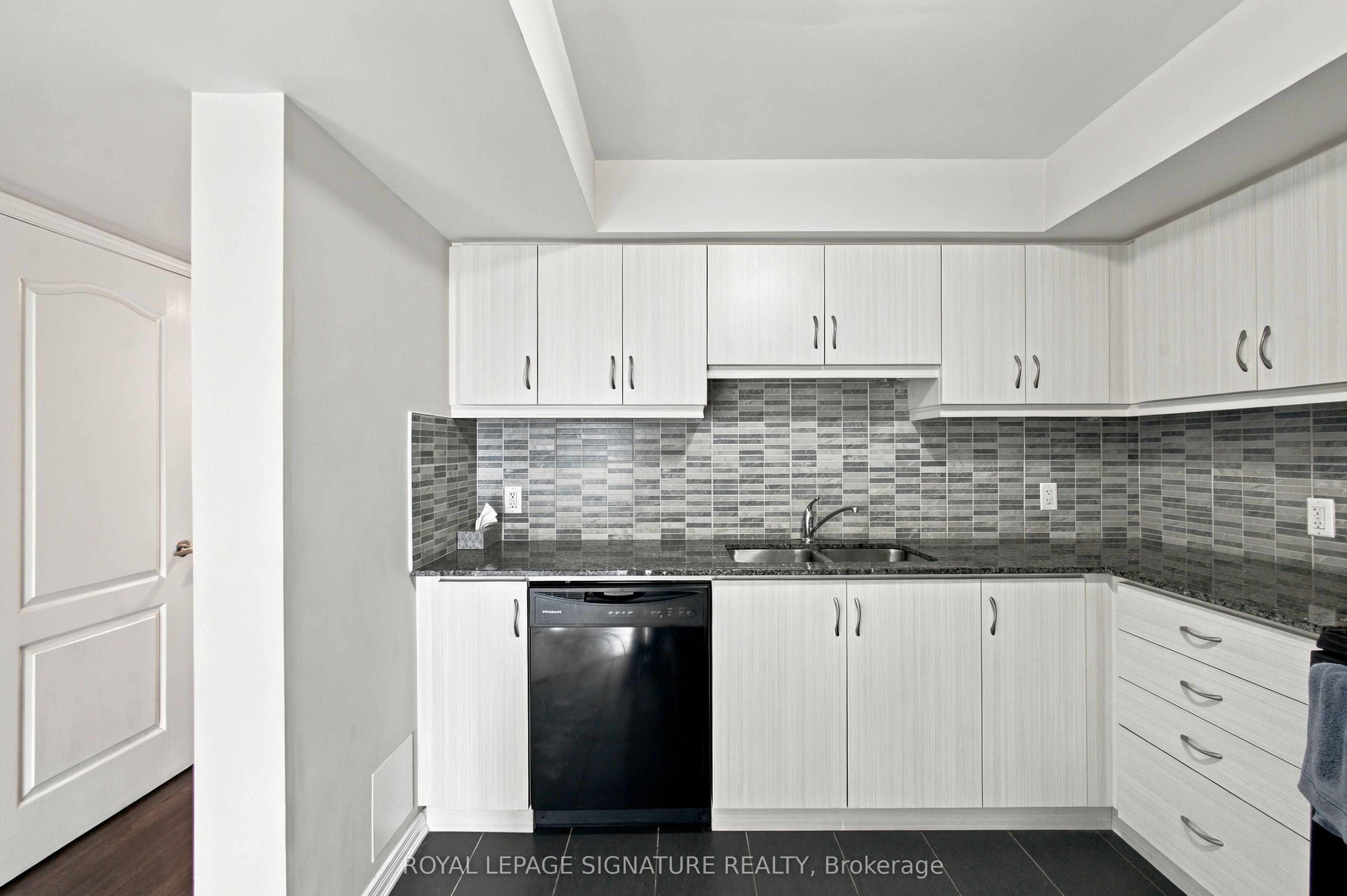 2441 Greenwich Drive 61 Property Photo 17