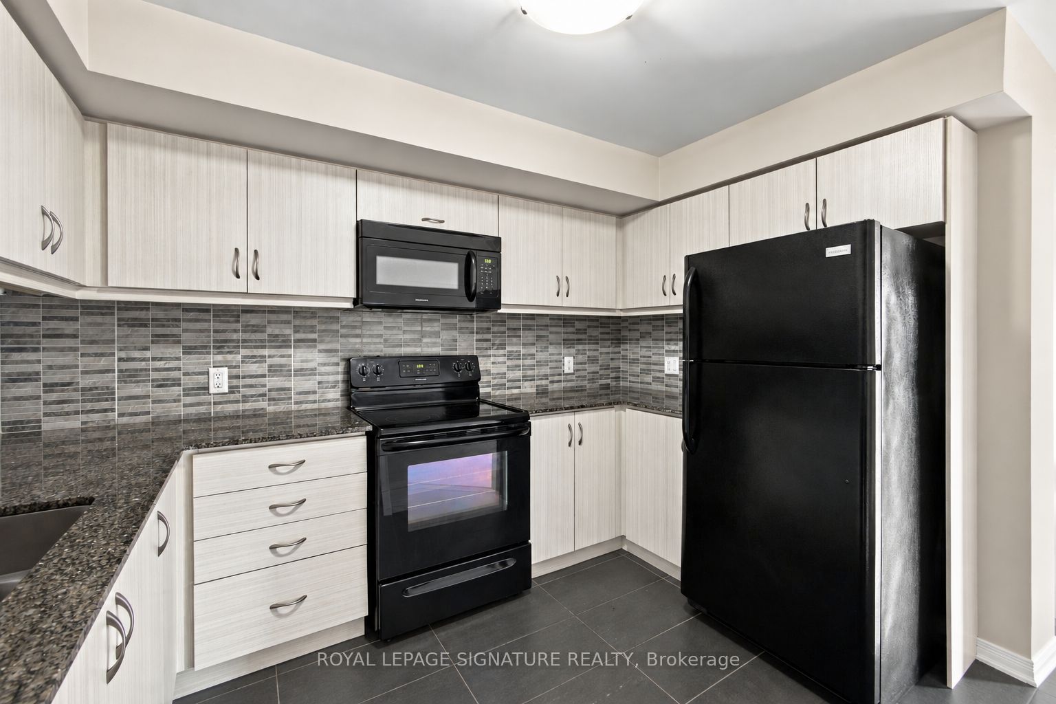 2441 Greenwich Drive 61 Property Photo 18