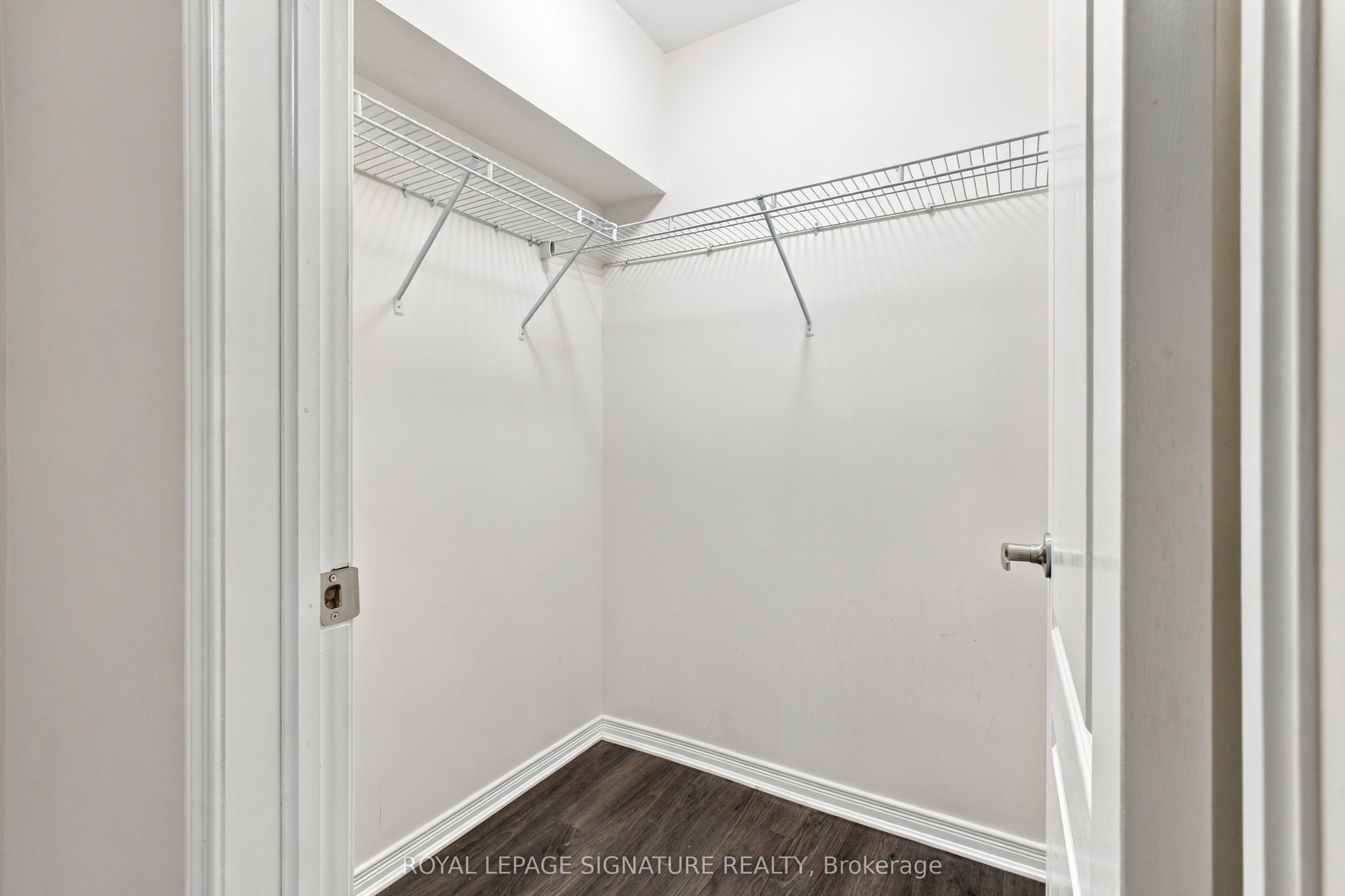 2441 Greenwich Drive 61 Property Photo 23