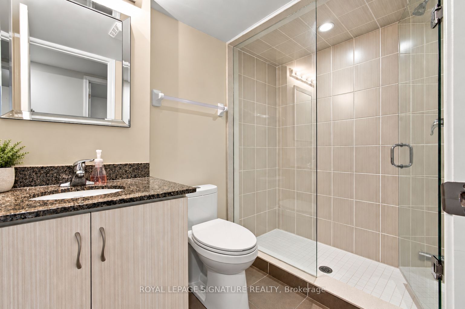 2441 Greenwich Drive 61 Property Photo 28