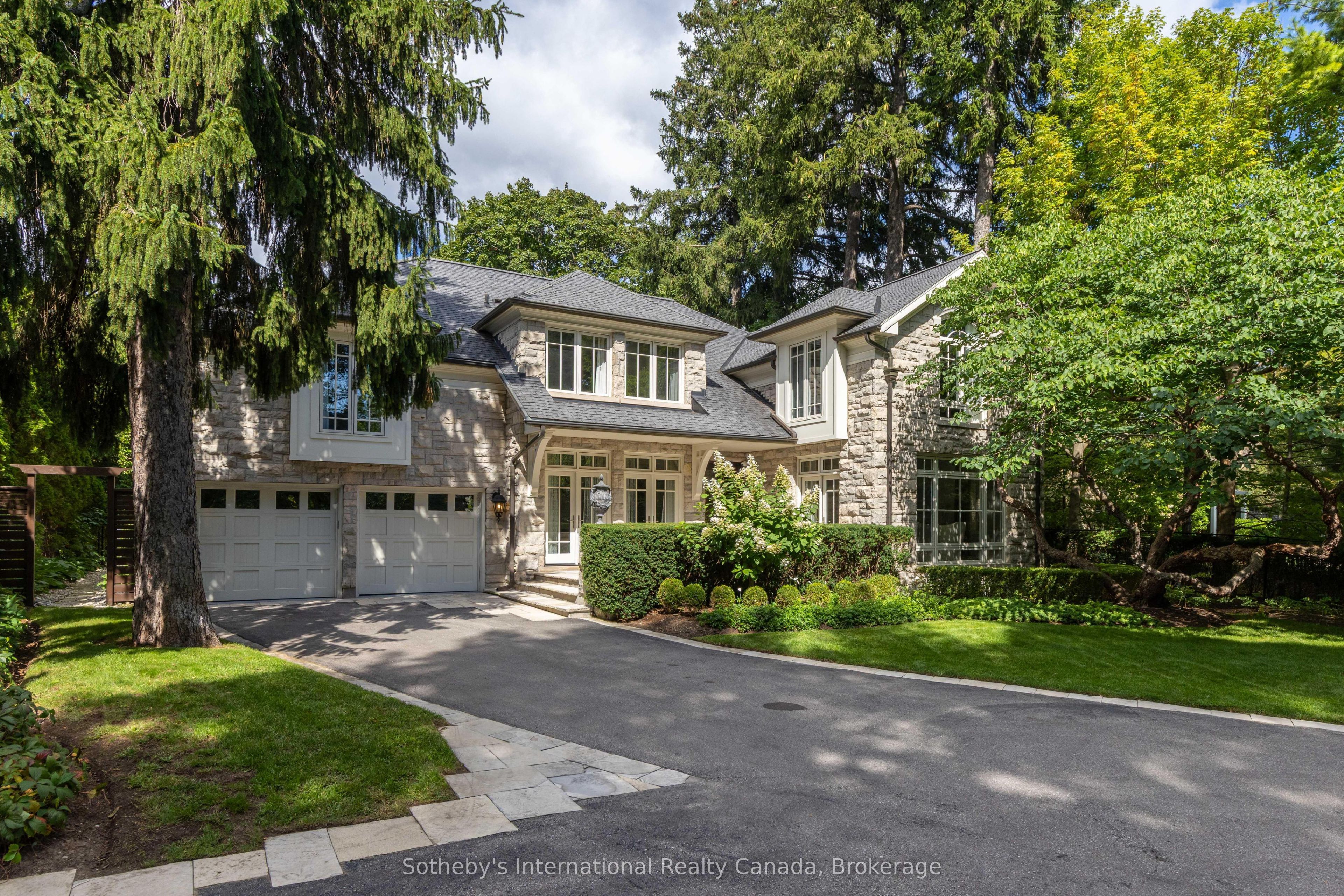 1073 Lakeshore Road E Property Photo 1