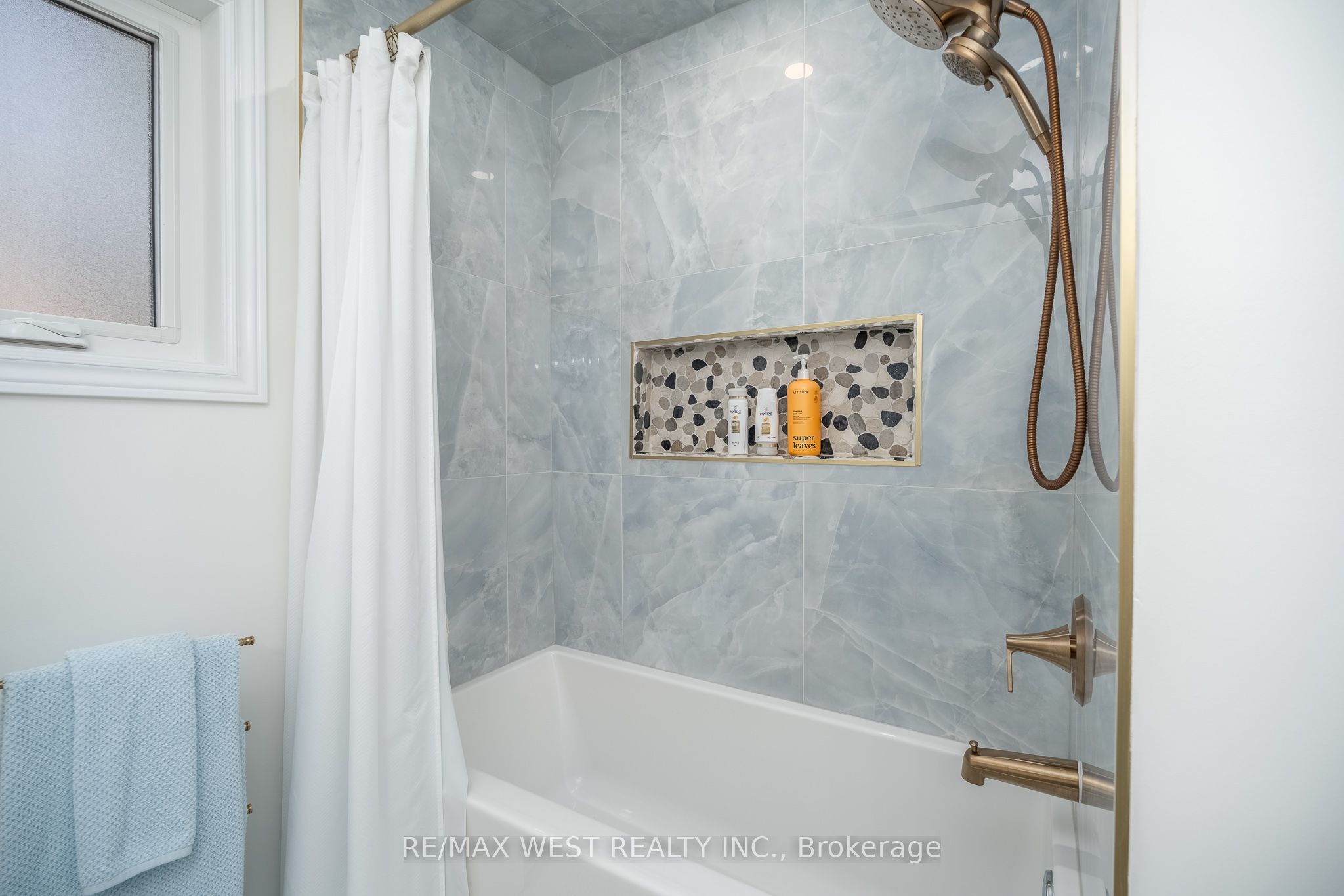 1246 Old Oak Drive Property Photo 28