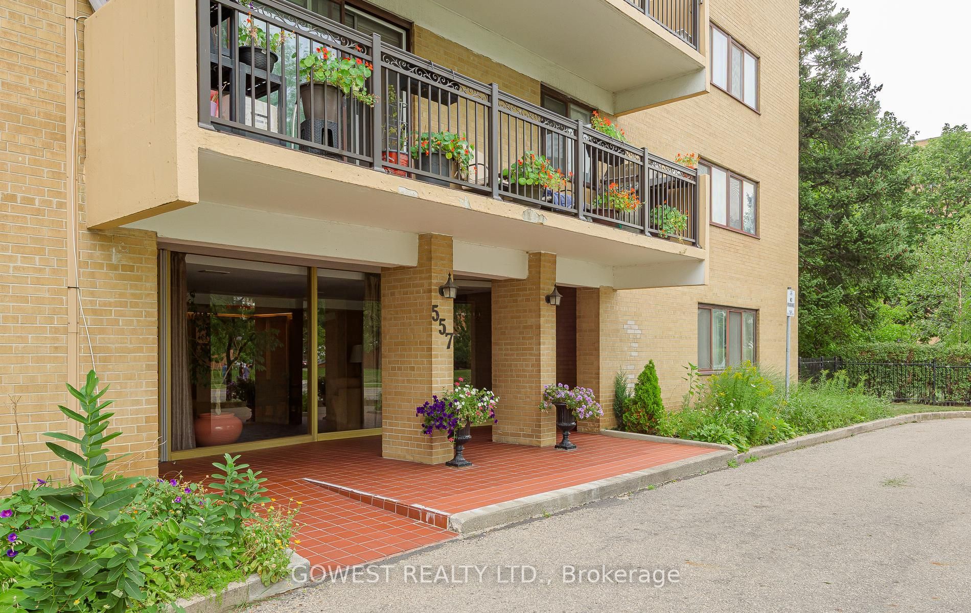 557 The East Mall 502 Property Photo 3