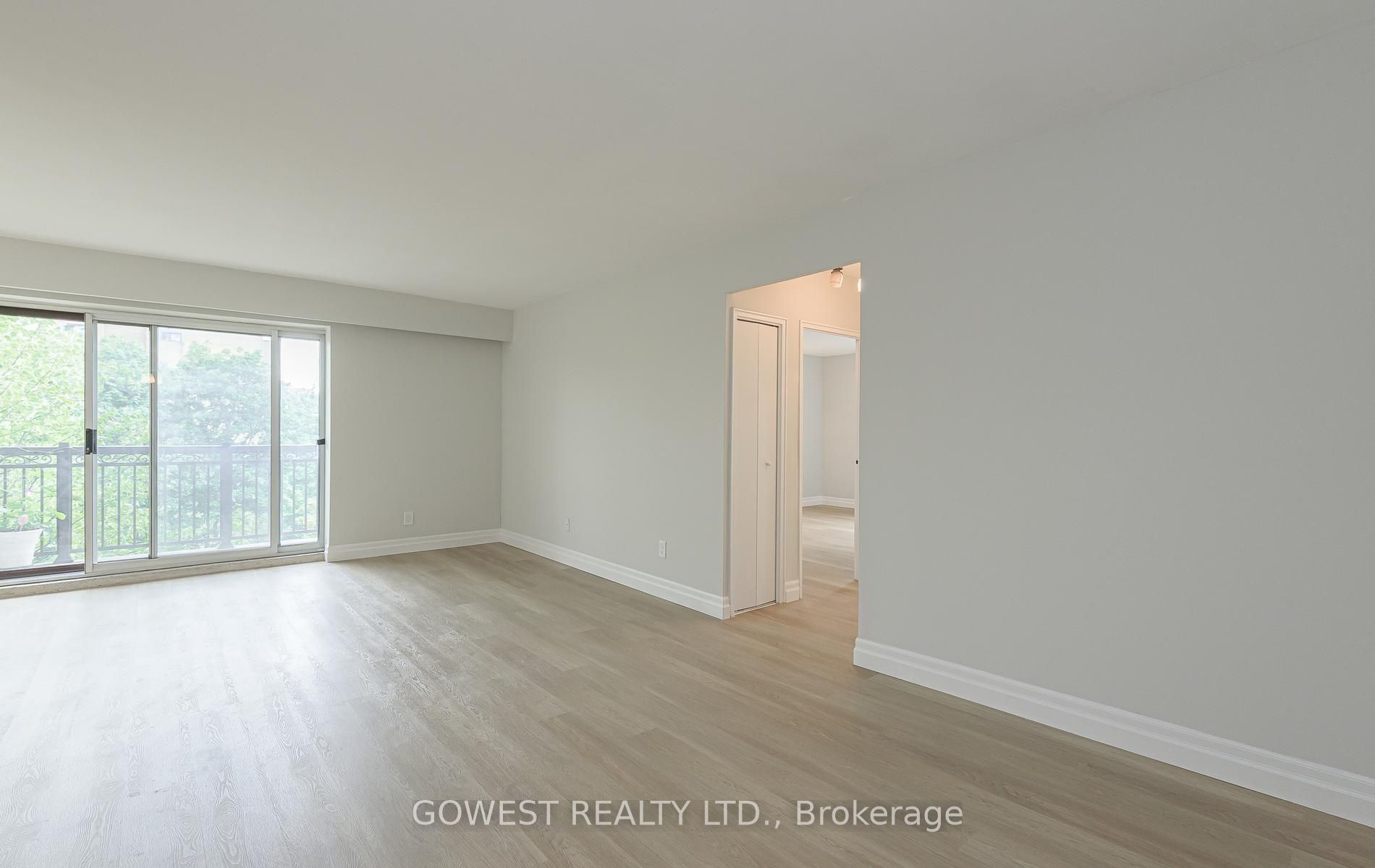 557 The East Mall 502 Property Photo 20