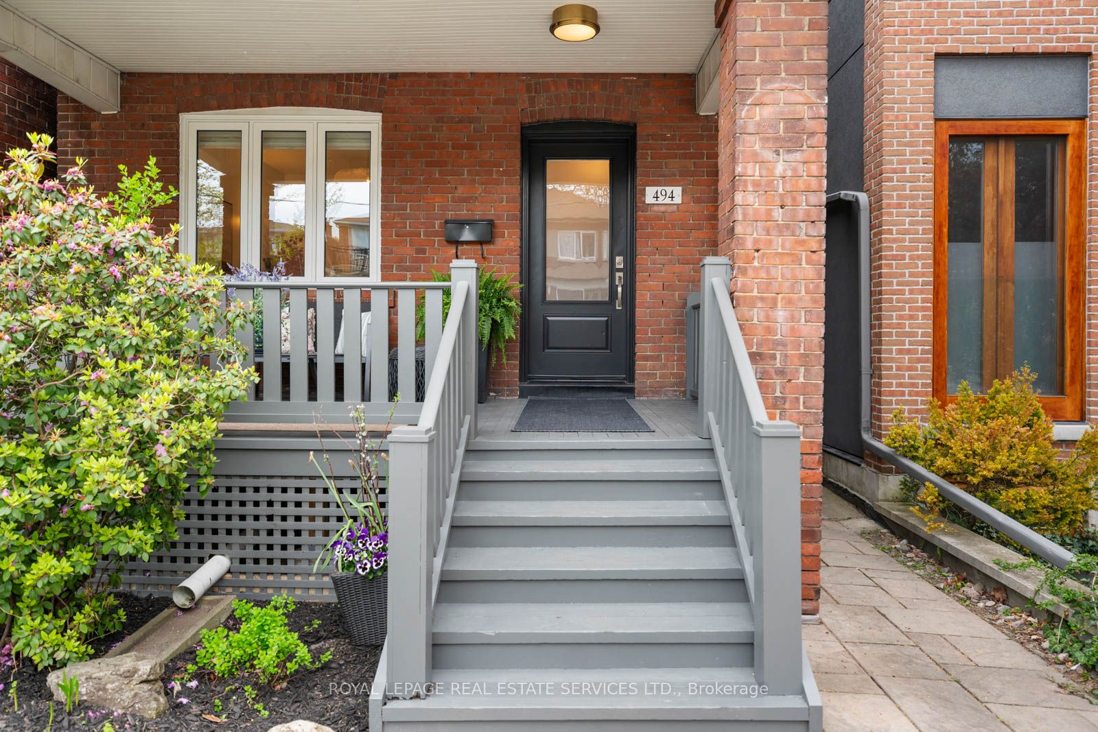 494 Durie Street Property Photo 3