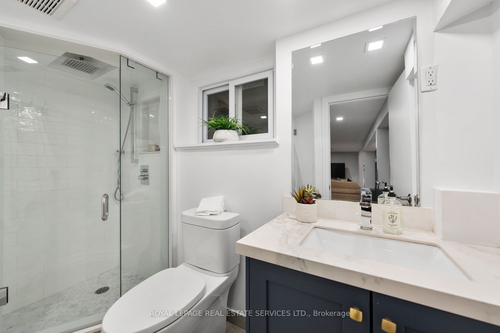 494 Durie Street Property Photo 36
