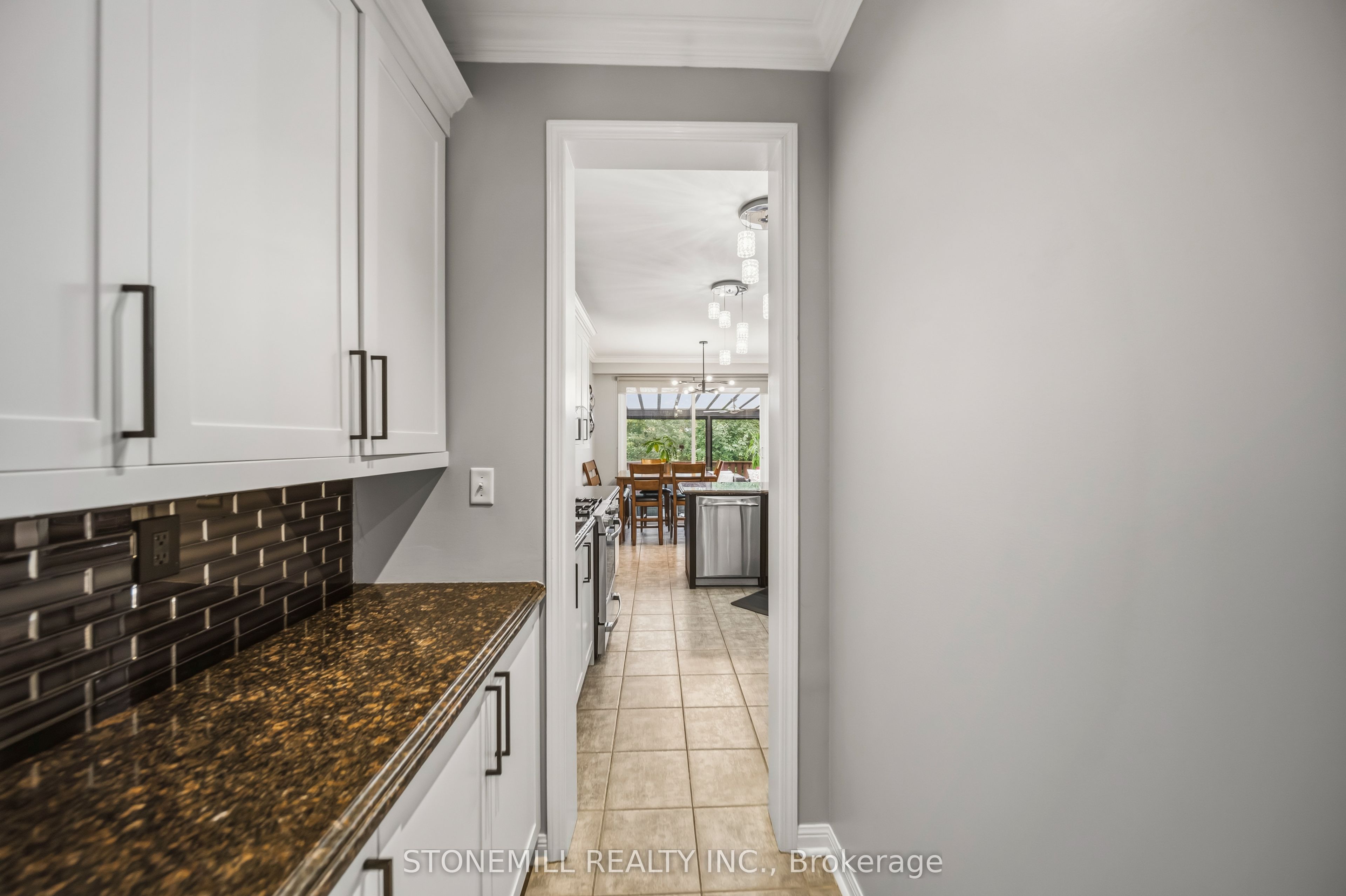 1661 Dempsey Crescent Property Photo 8
