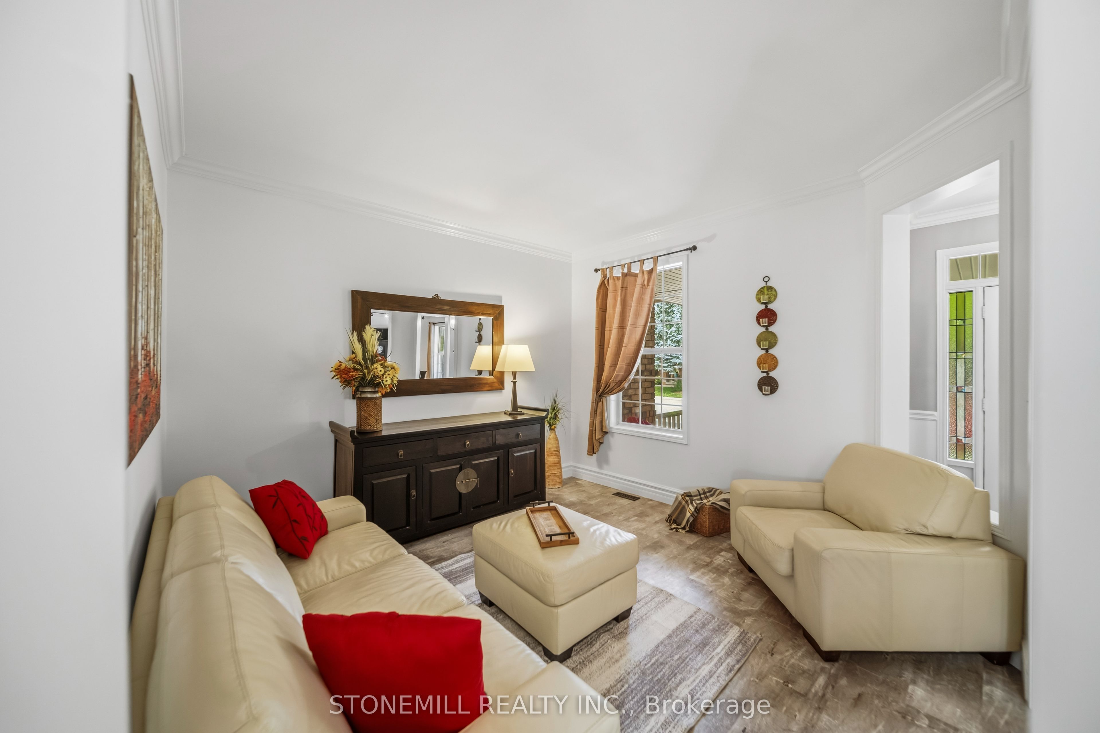 1661 Dempsey Crescent Property Photo 10