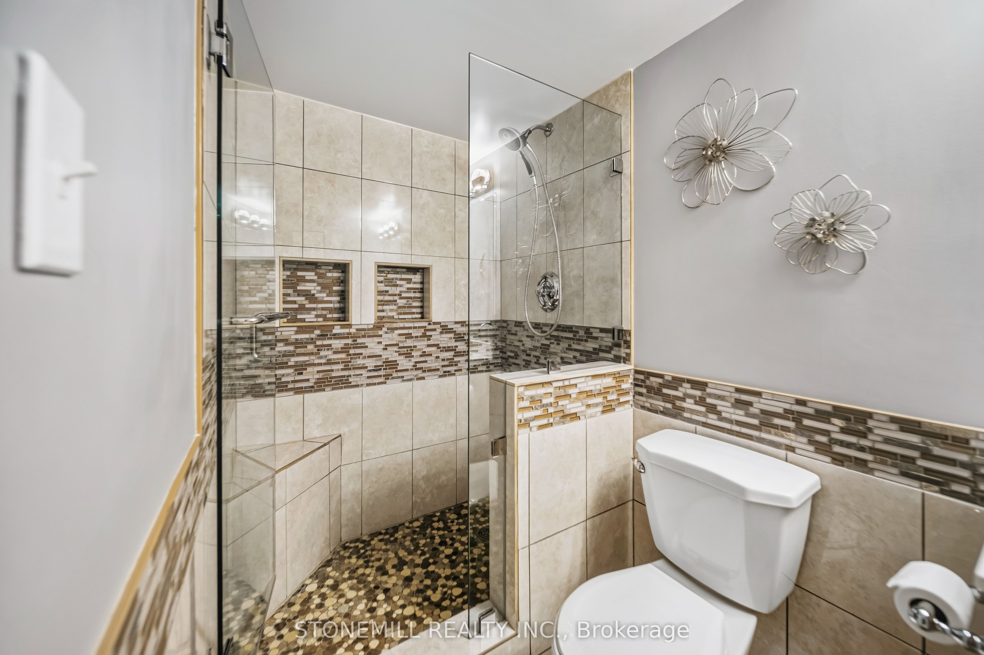 1661 Dempsey Crescent Property Photo 29
