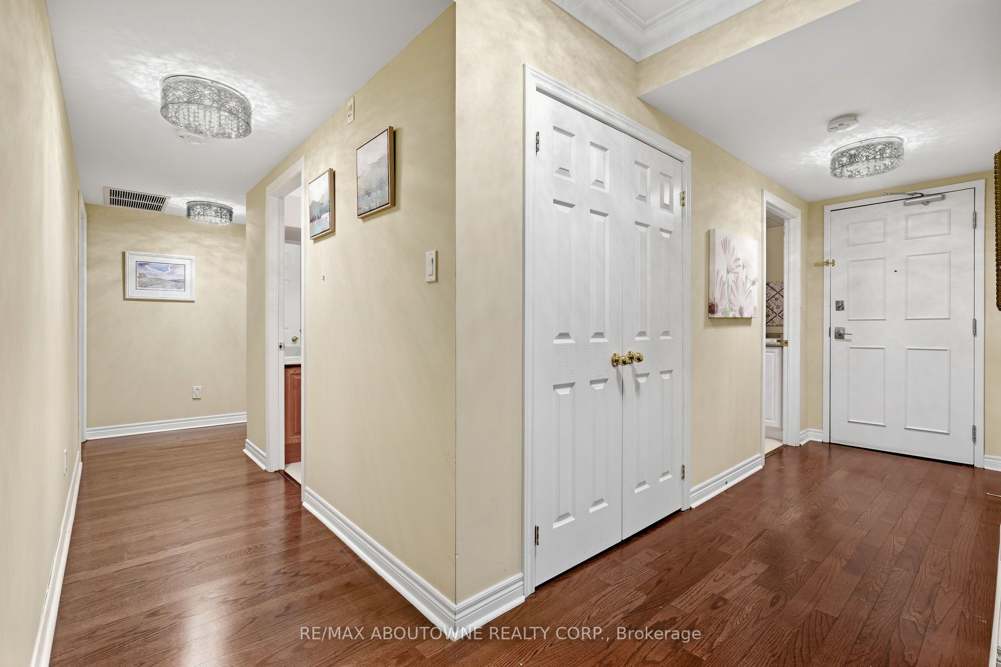 390 Upper Middle Road 301 Property Photo 5