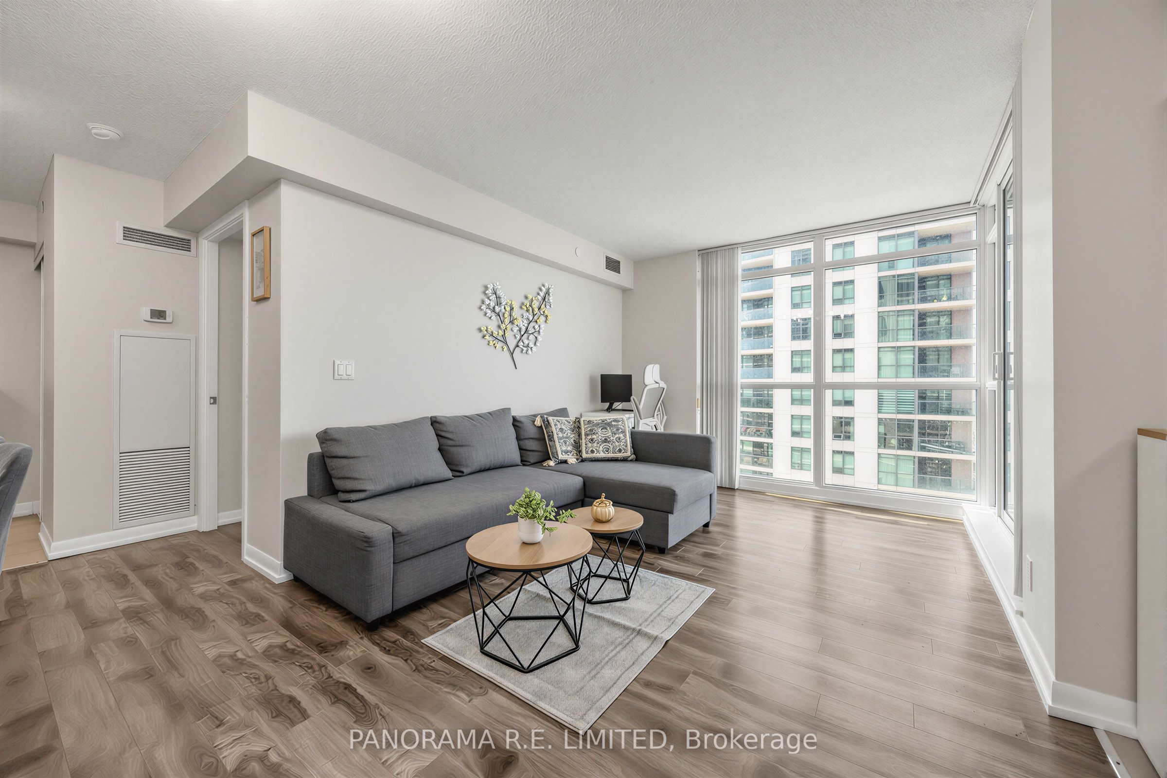 215 Sherway Gardens Road 807 Property Photo 3