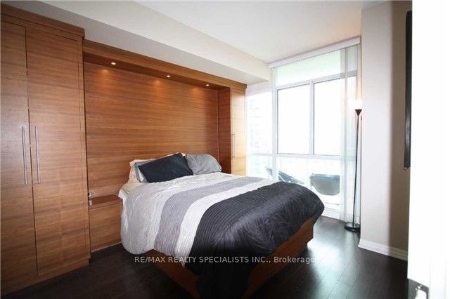 3939 Duke Of York Boulevard 2010 Property Photo 8