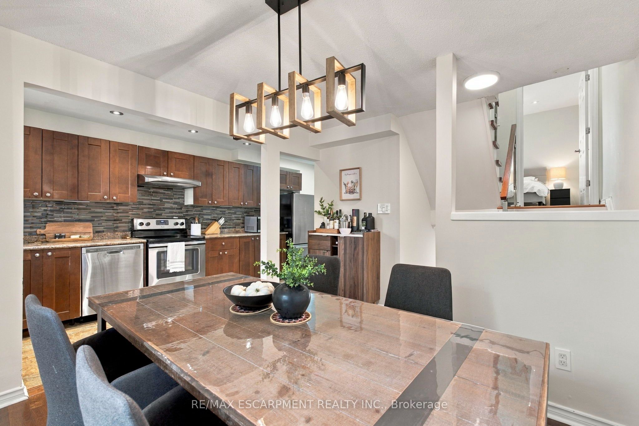 371 Bronte Street S 59 Property Photo 2