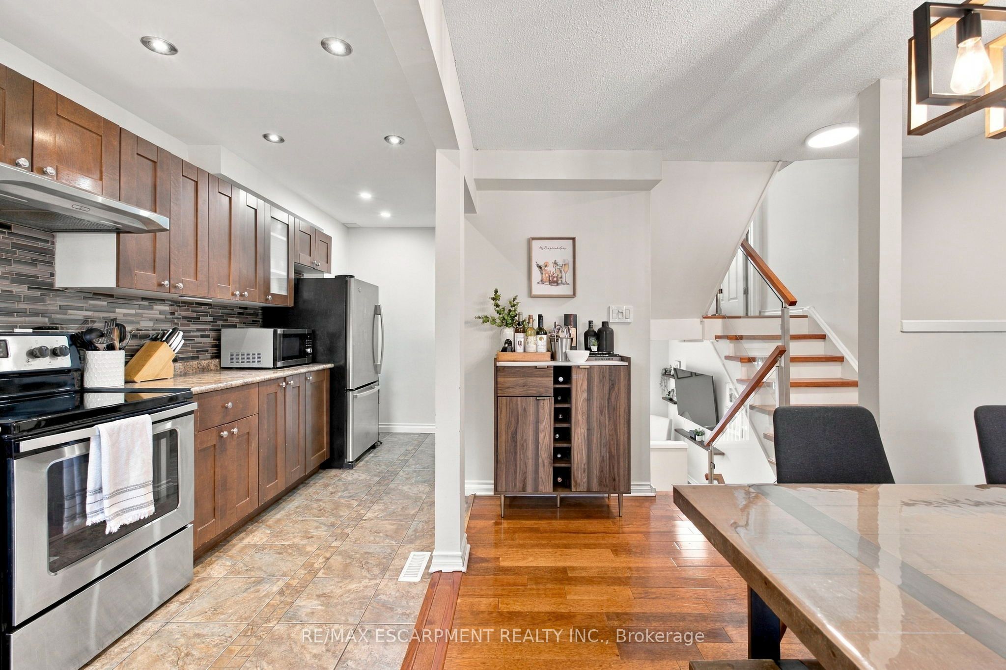 371 Bronte Street S 59 Property Photo 8
