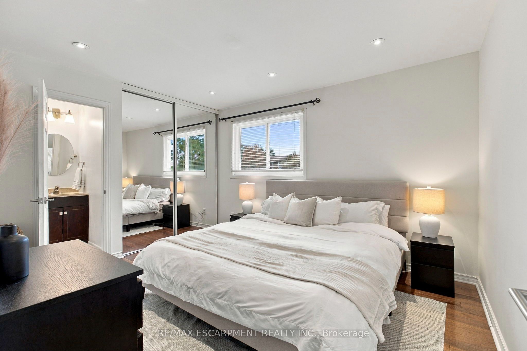 371 Bronte Street S 59 Property Photo 11