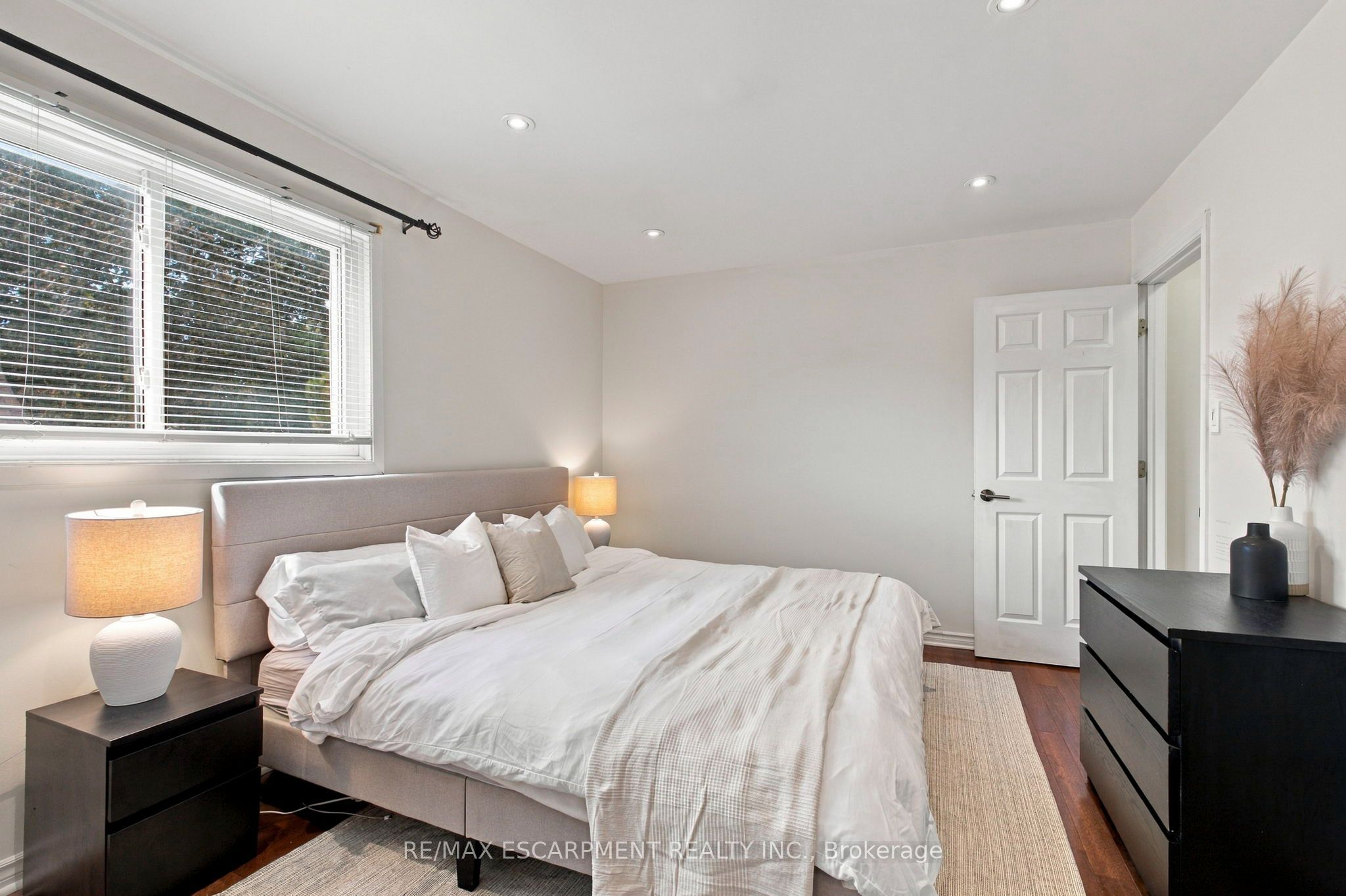 371 Bronte Street S 59 Property Photo 12
