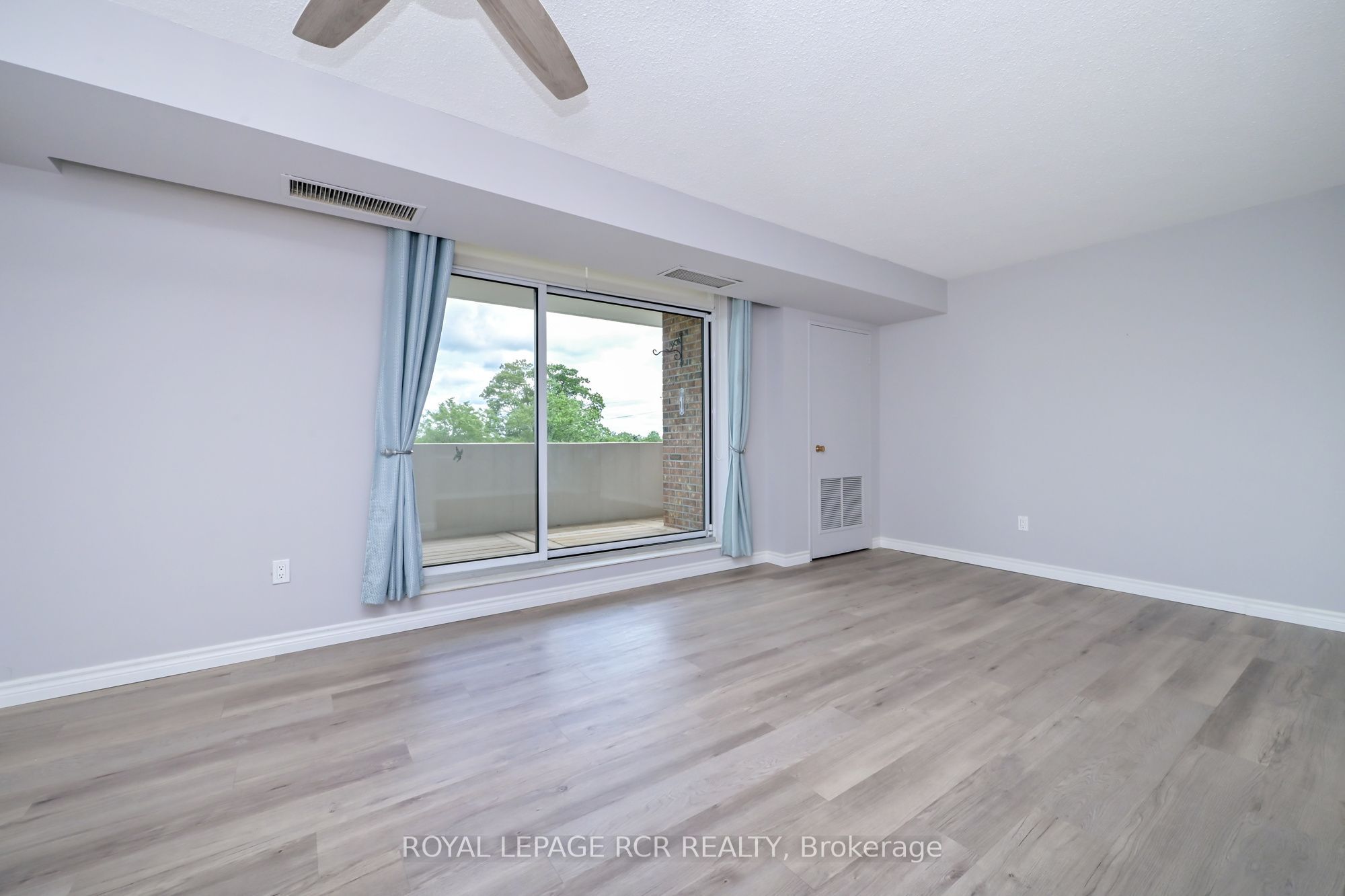 8 Fead Street 404 Property Photo 15
