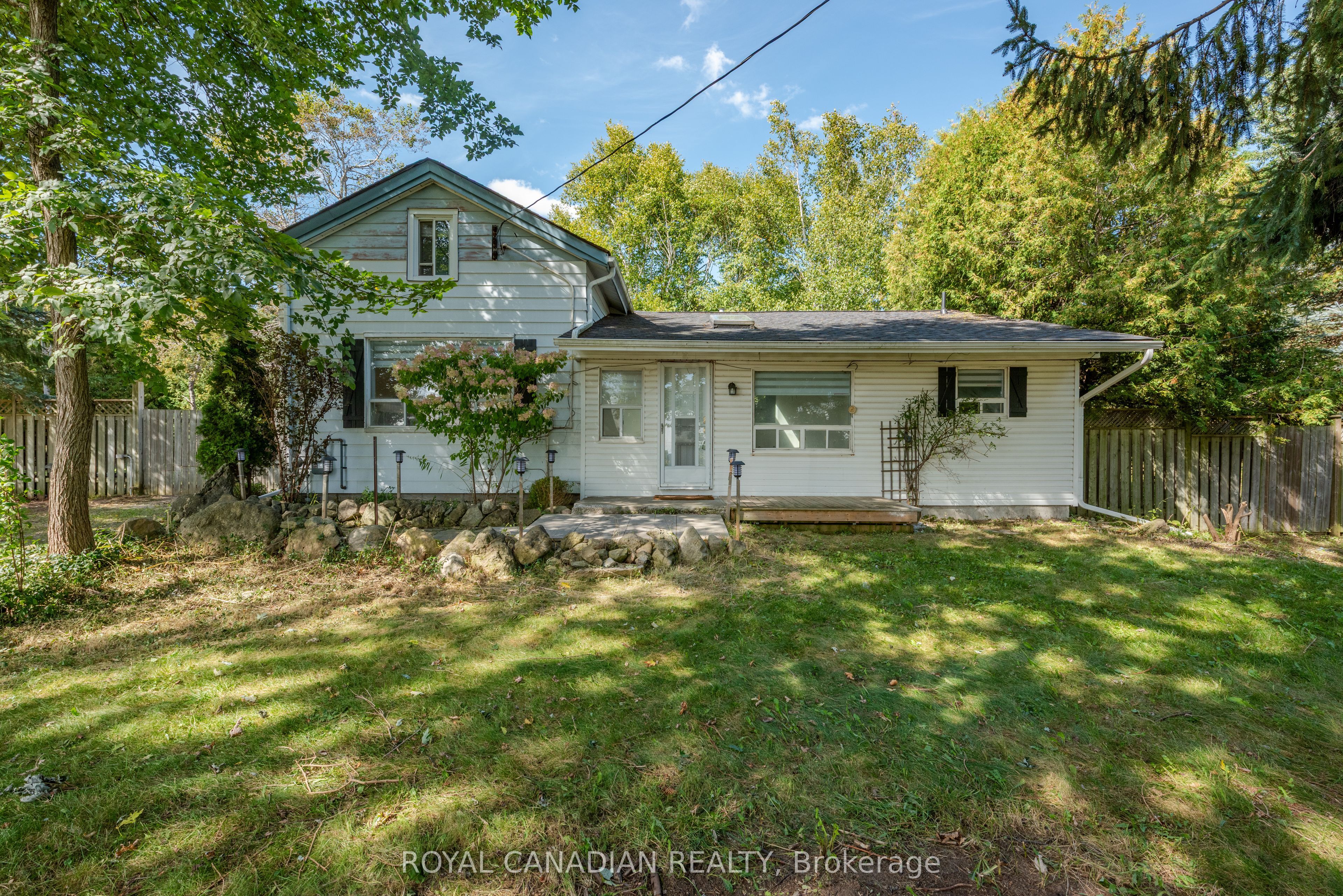 9775 Highway 7 Property Photo 1