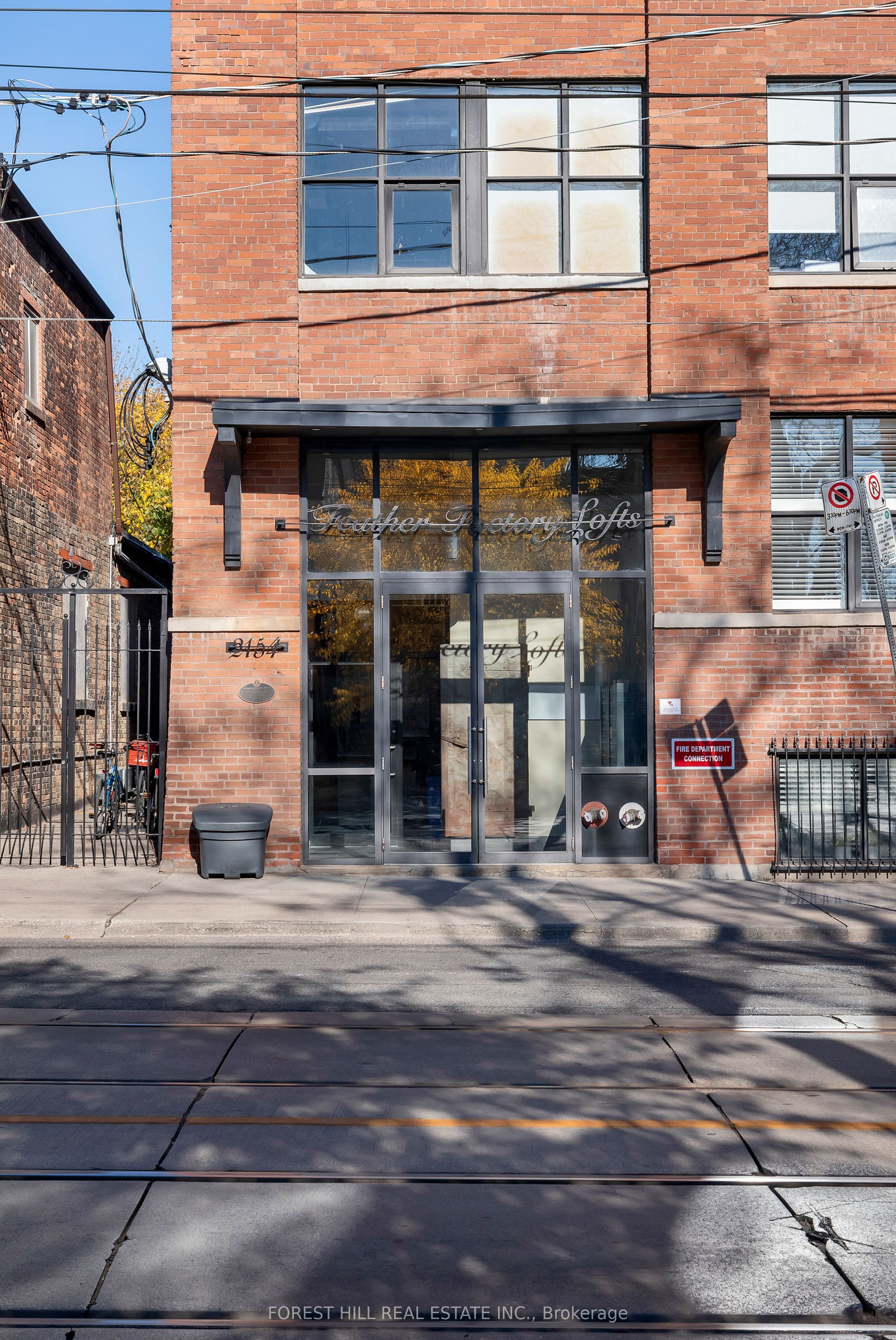 2154 Dundas Street W 105