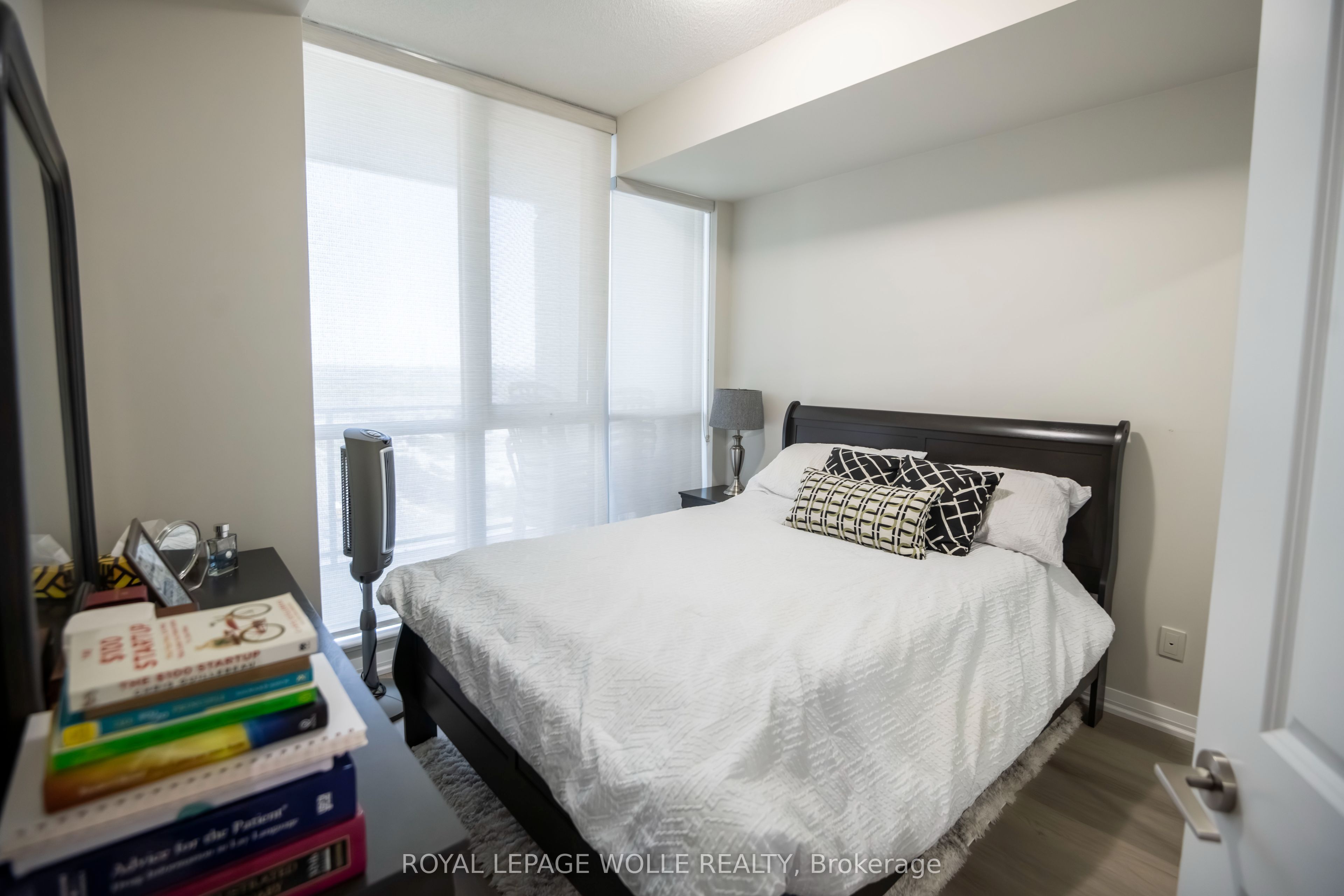 75 Eglinton Avenue W 1601 Property Photo 8