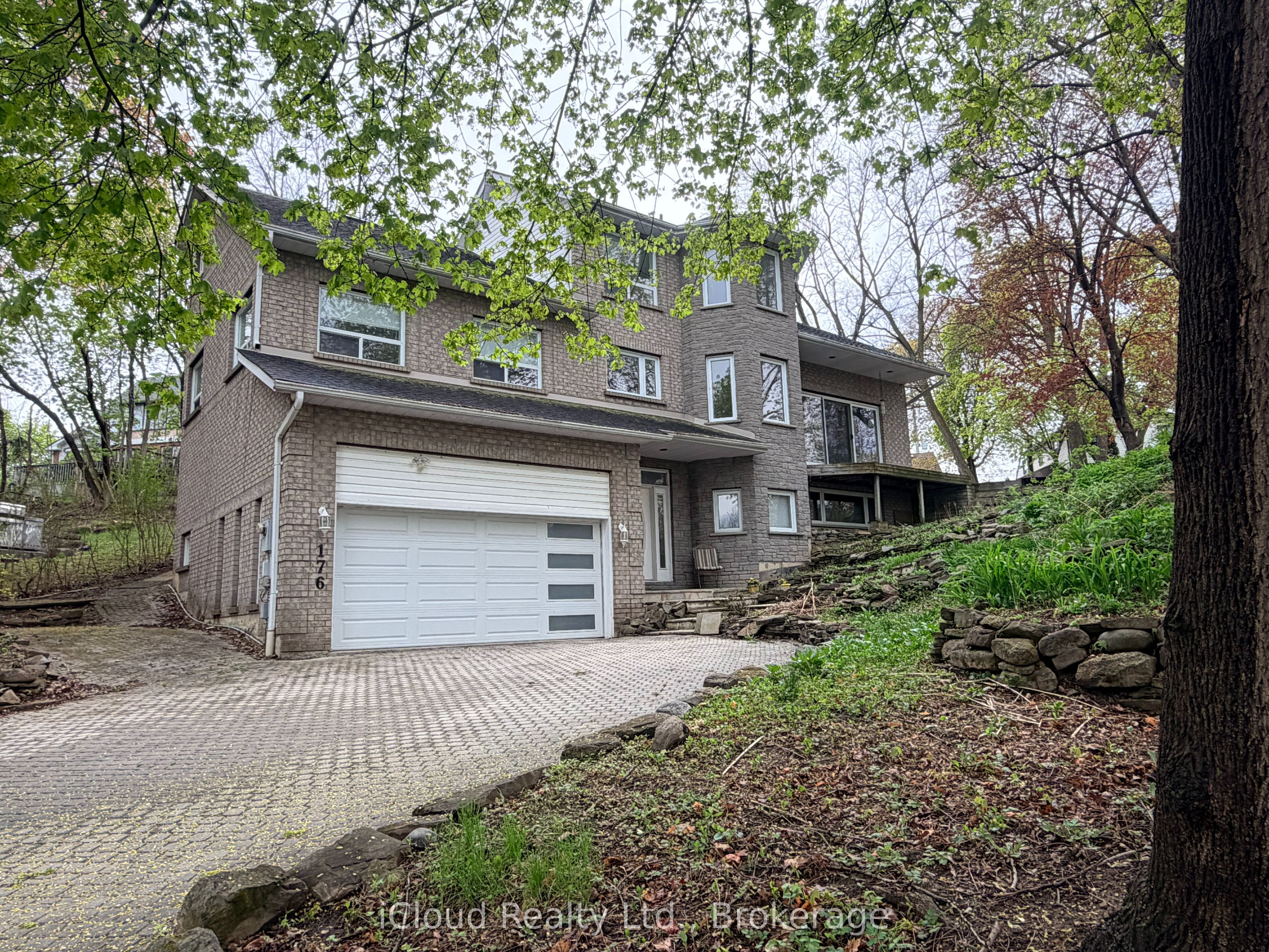 176 Wyndham Street Property Photo 1